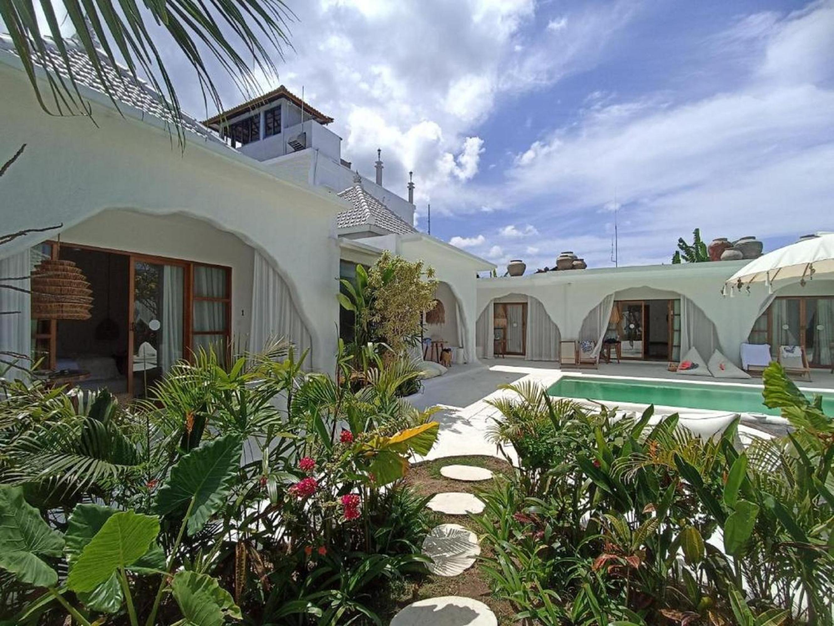 Double Room With Pool View photo 3