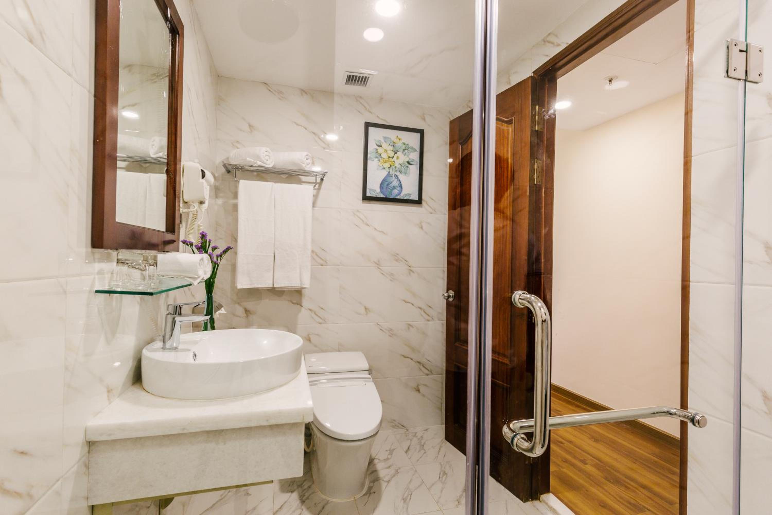 Deluxe Double Room with Bath photo 3