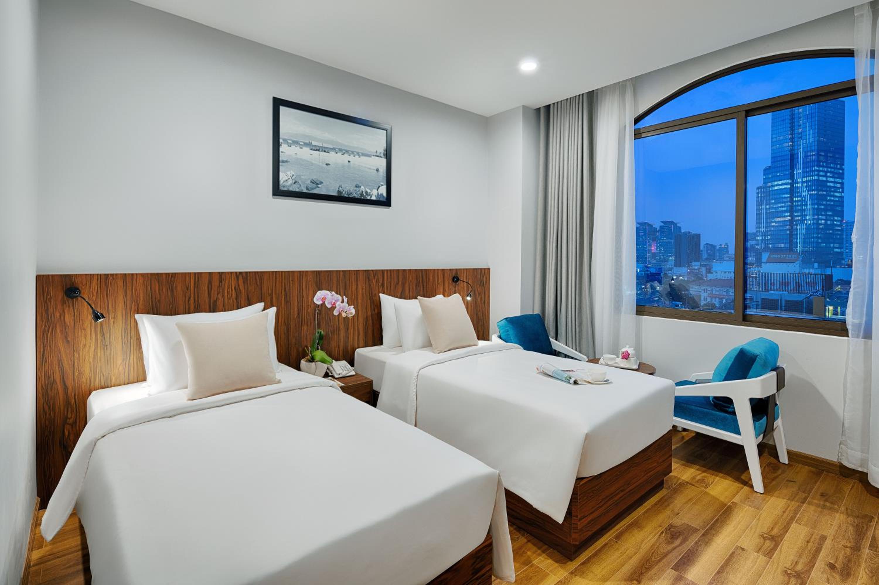 Lessini Premier Twin Room with Free 01 Signature Cocktail