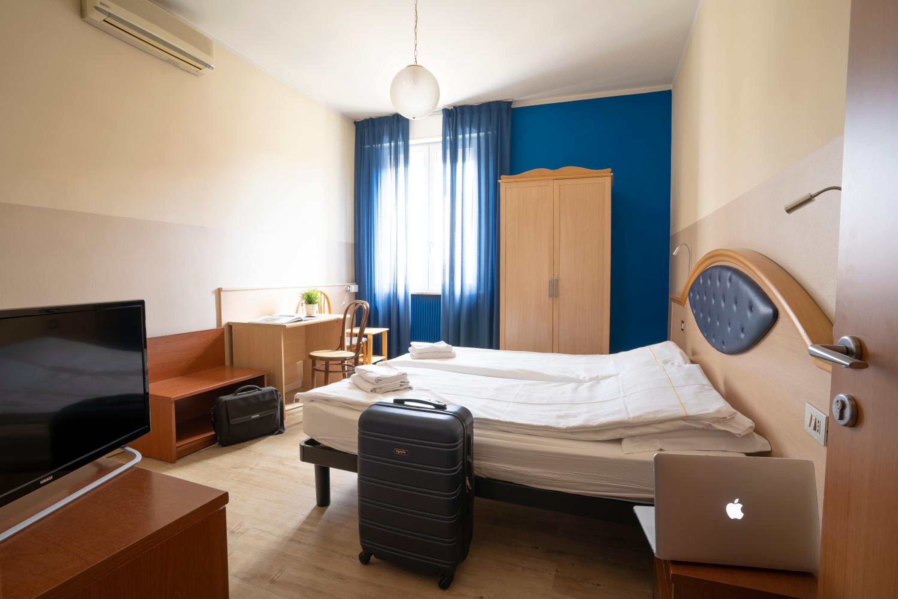 Double Room - Photo 11