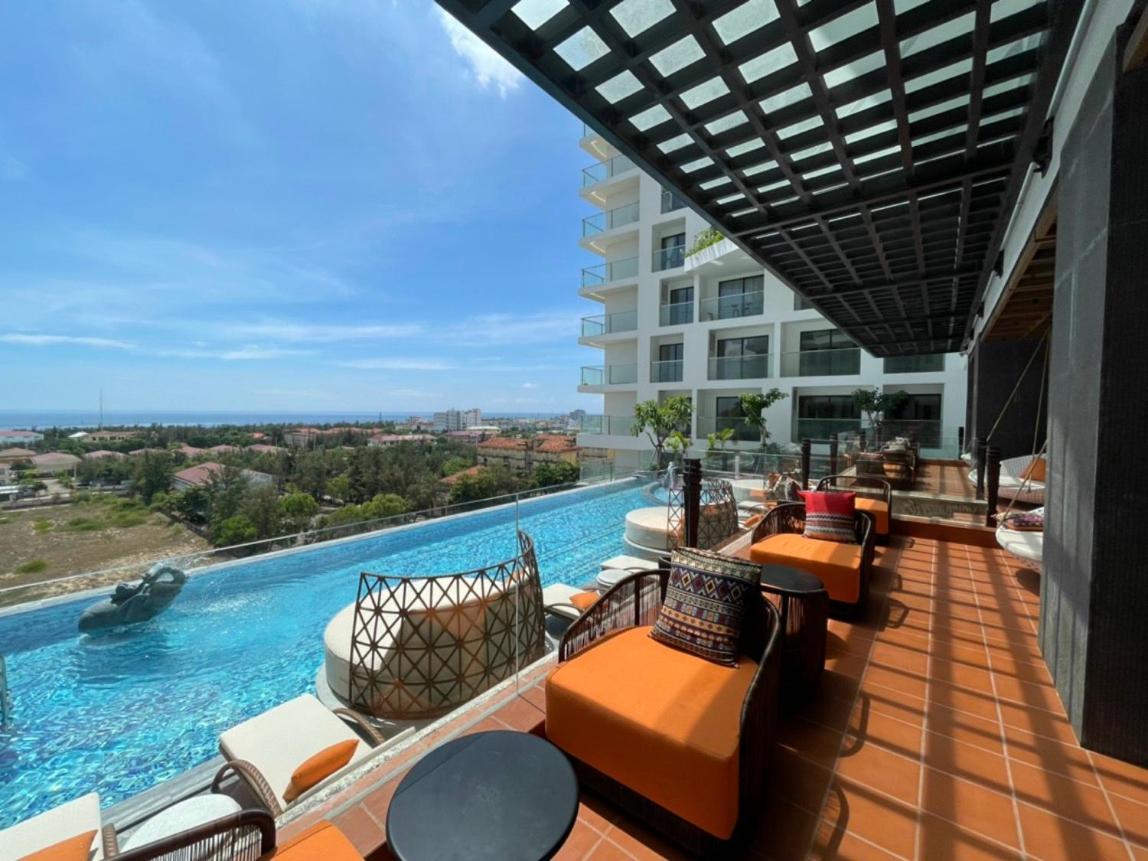 Family Room with Balcony photo 2