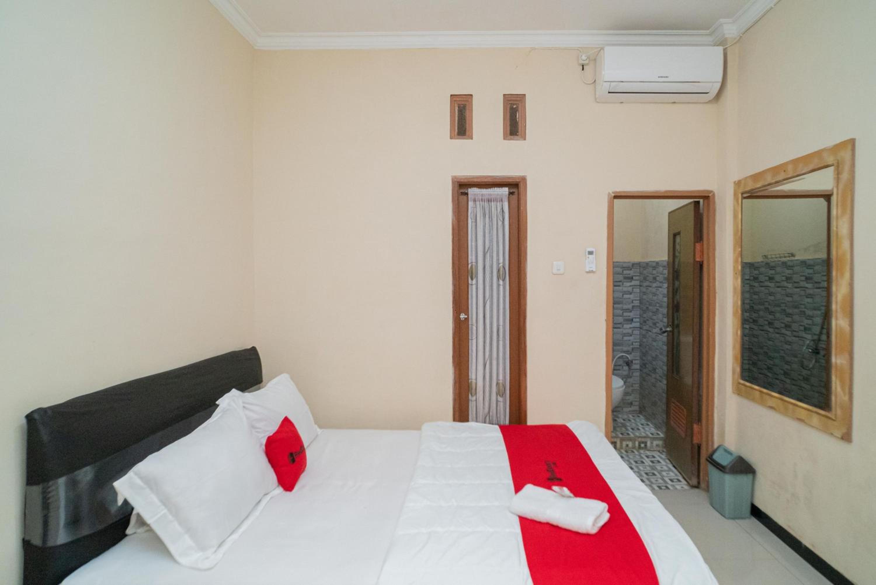 Deluxe Room - Photo 5