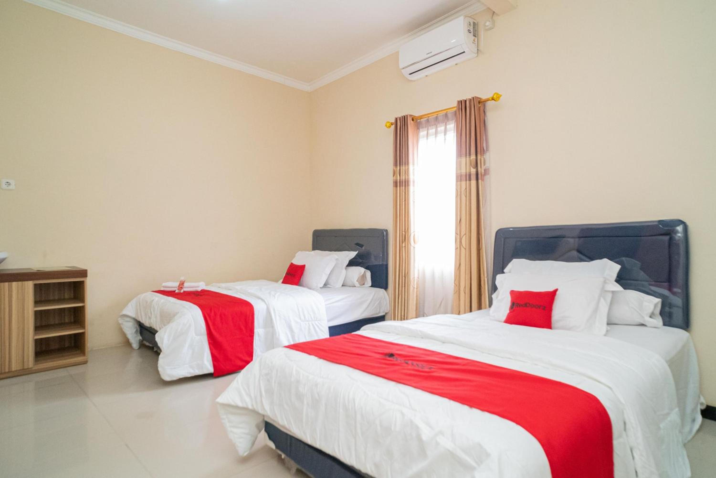 Deluxe Twin Room - Photo 2