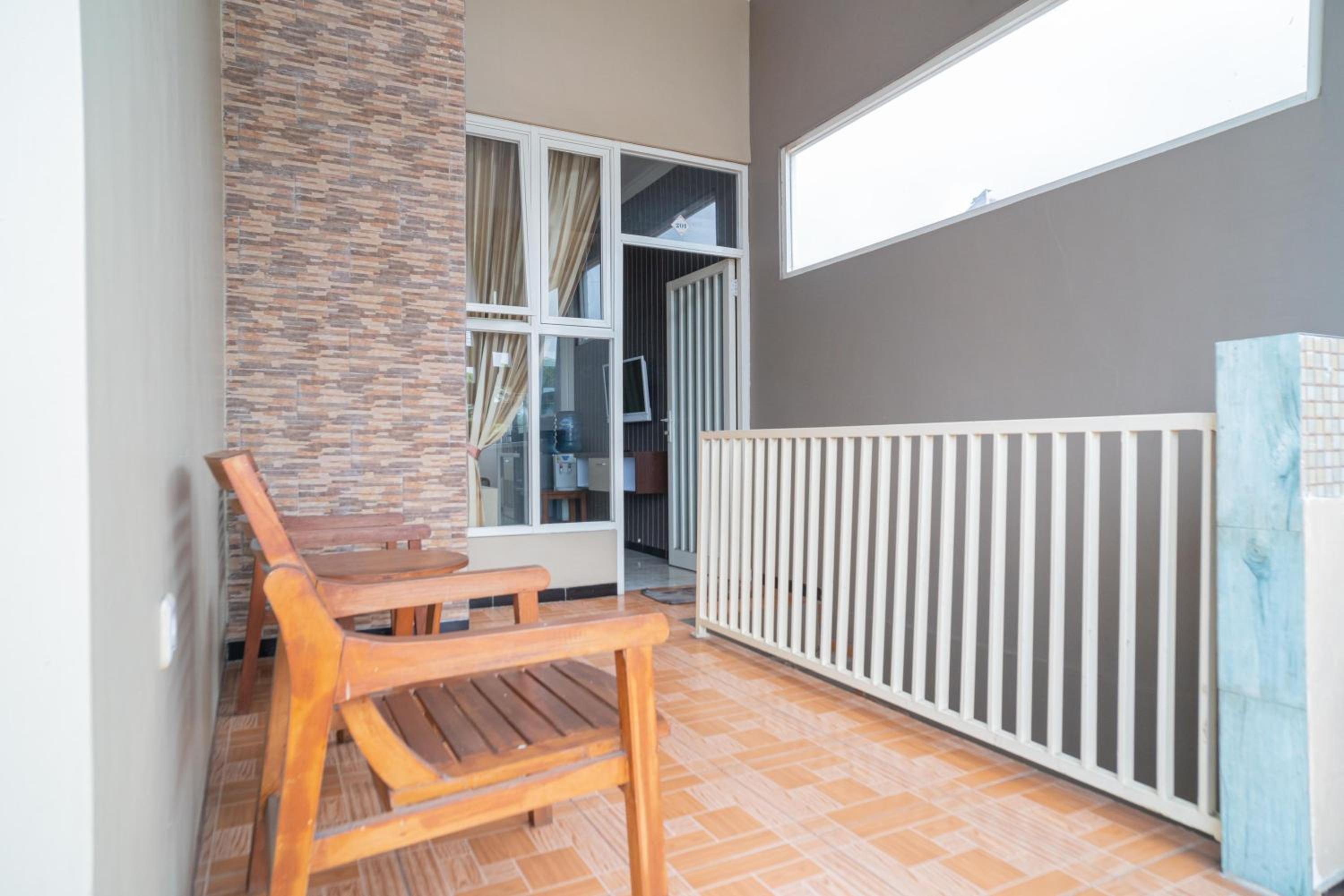 Suite - Photo 3