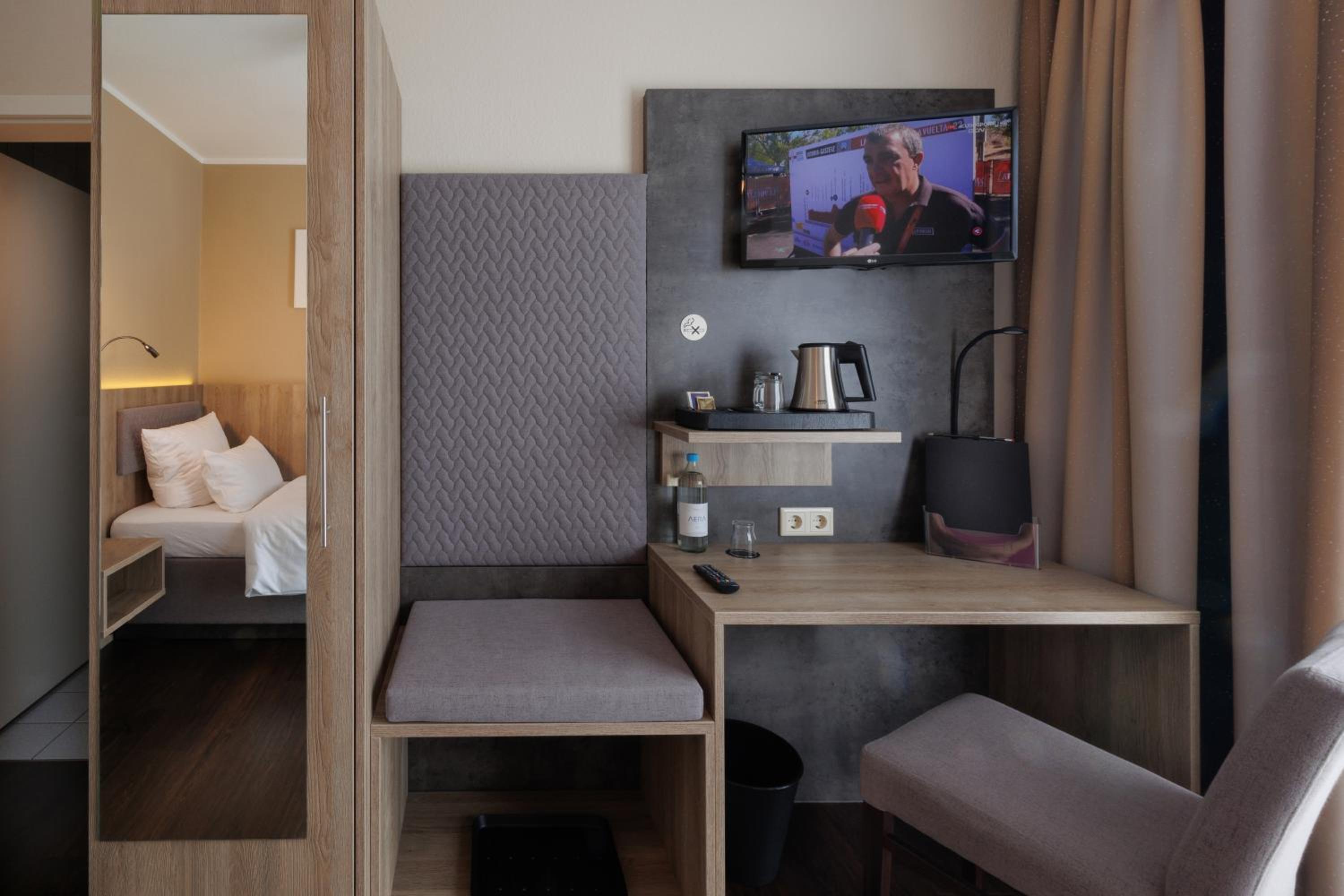 Double Room with Balcony - Photo 1