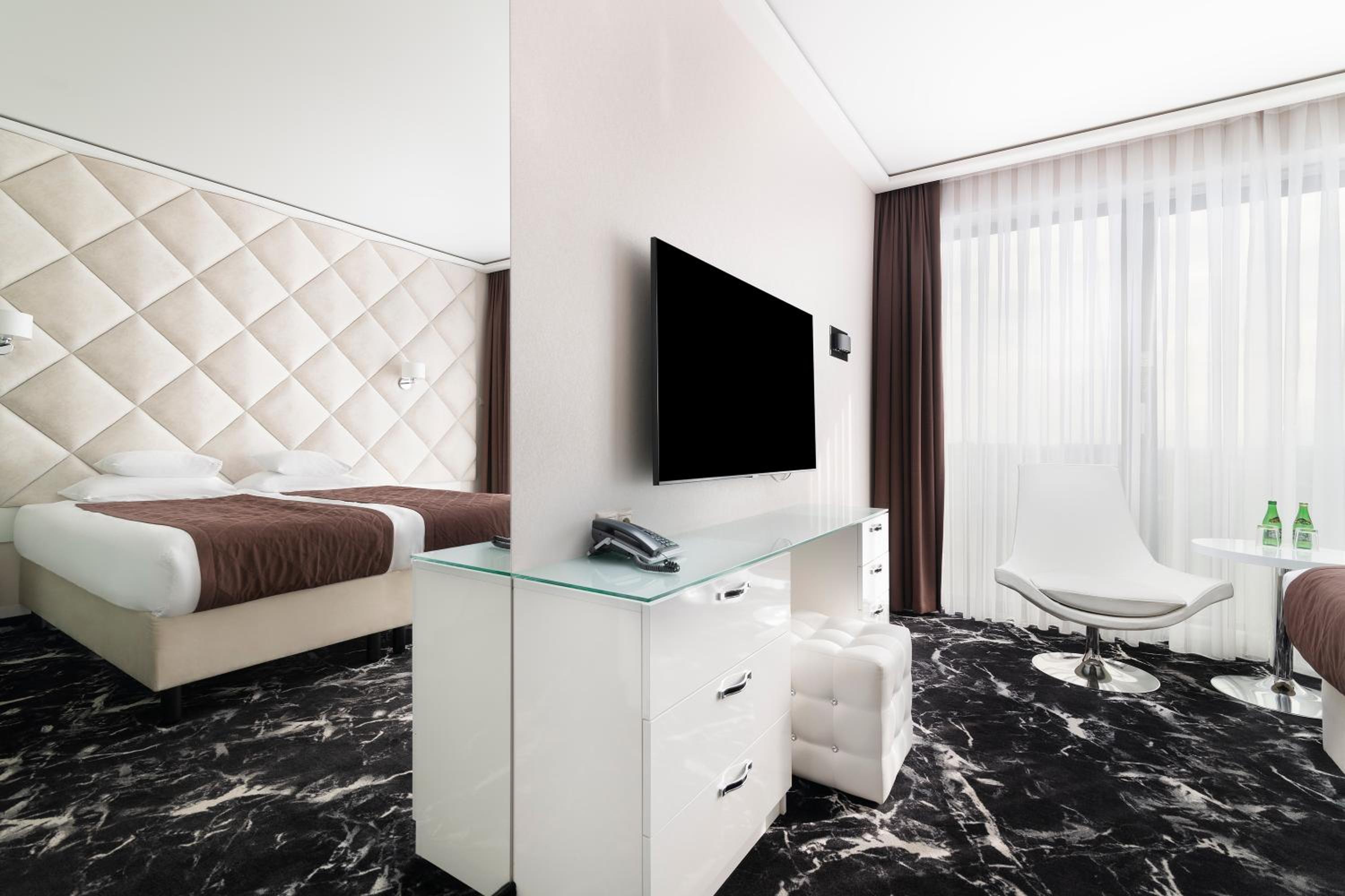 Double or Twin Room - Photo 3