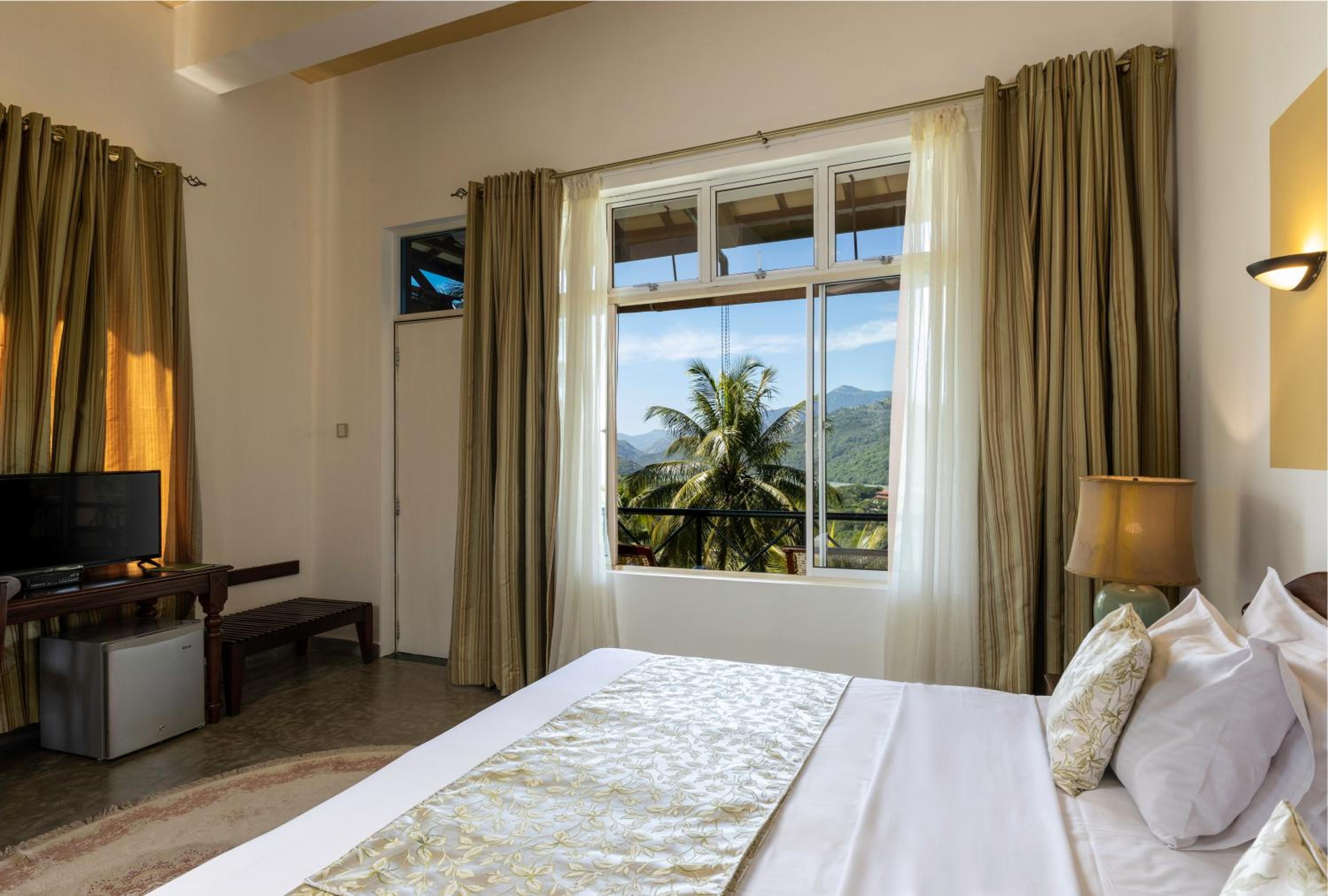 Deluxe Double or Twin Room photo 3