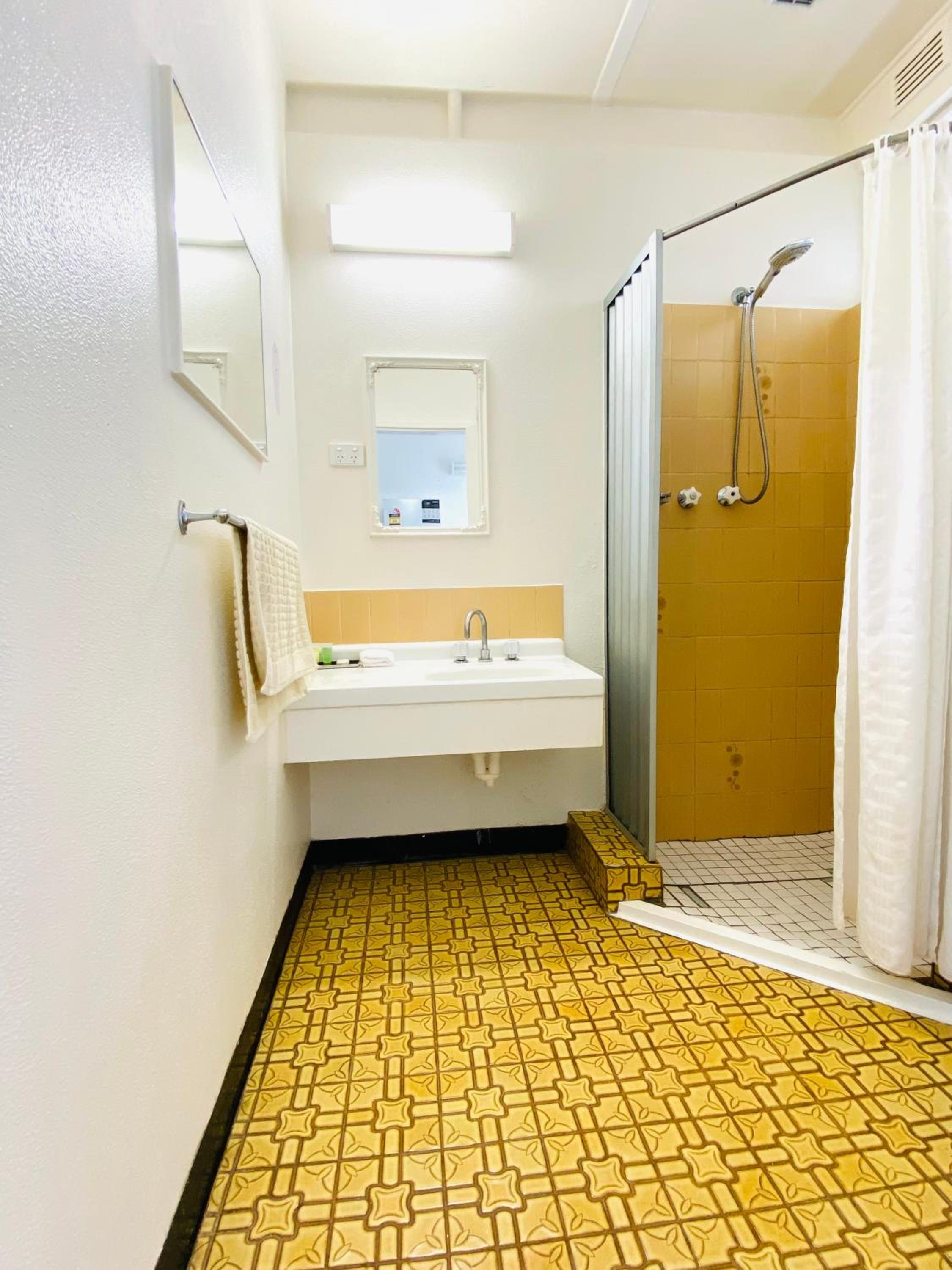 Double Room - Photo 12