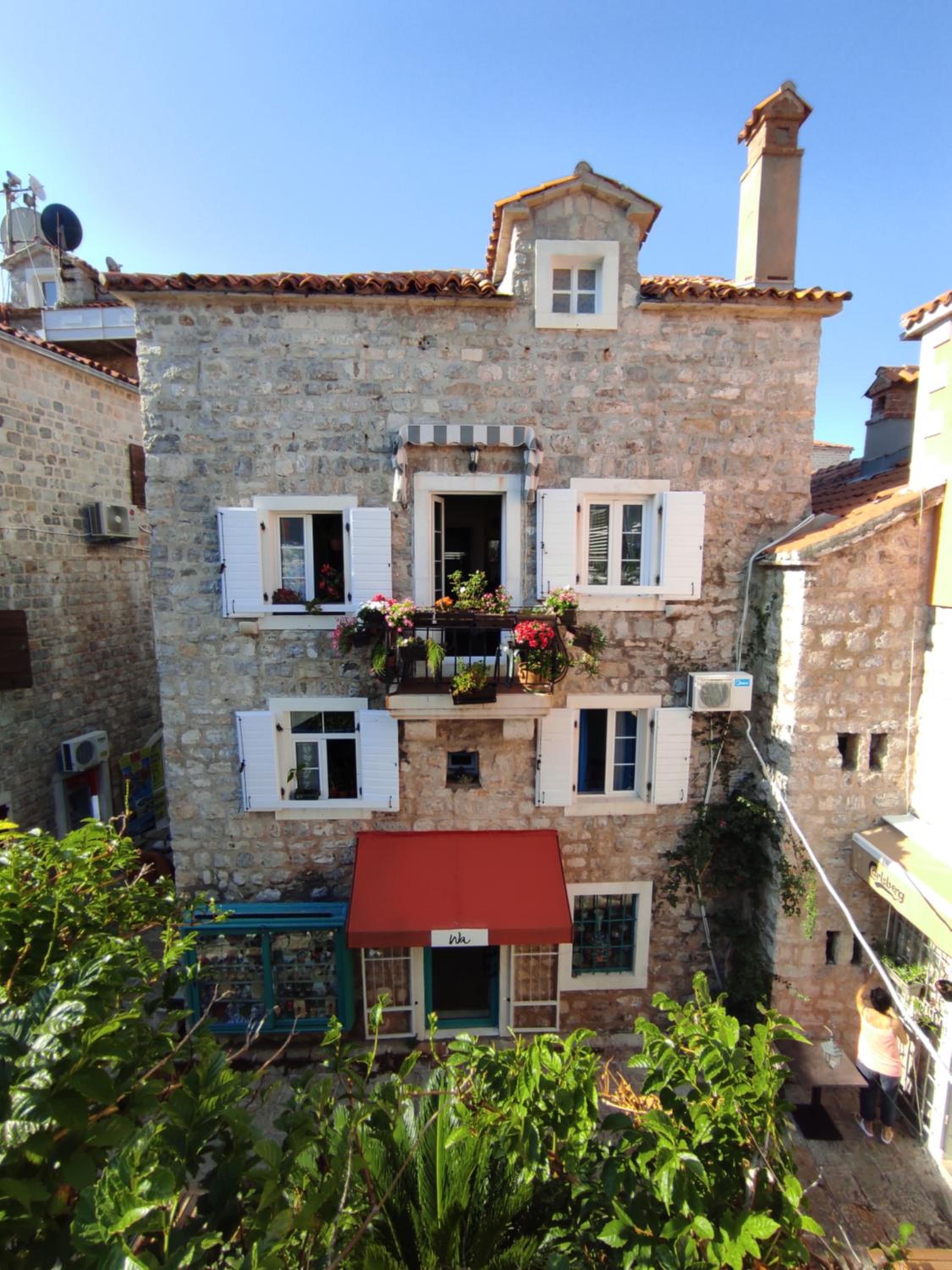 Apartment with Sea View - Photo 10