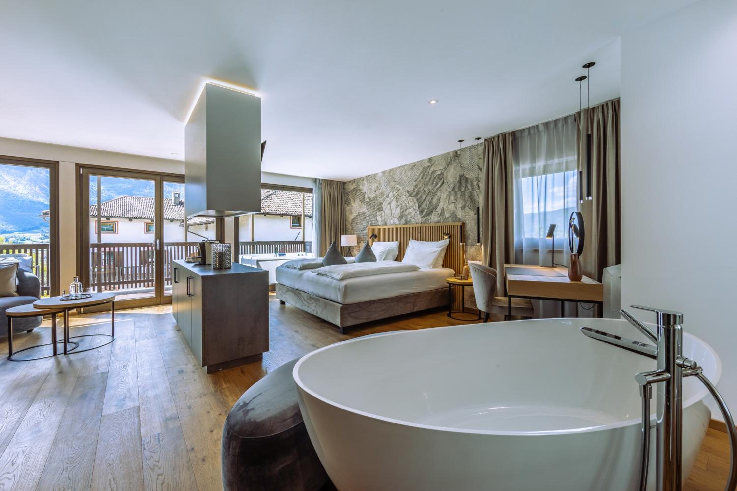 Deluxe King Suite