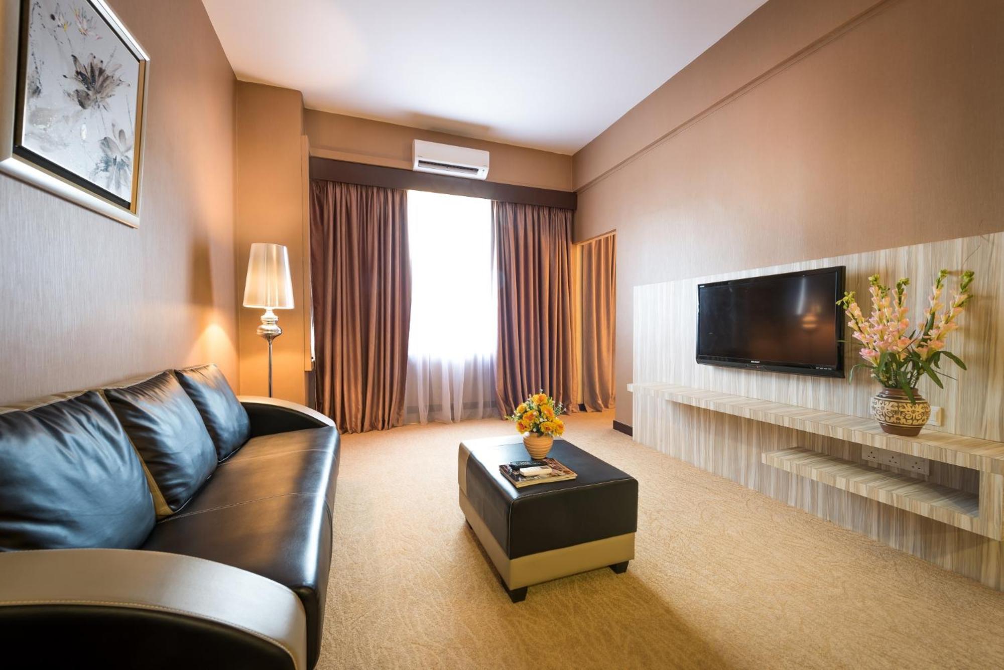 Executive Suite - Photo 4
