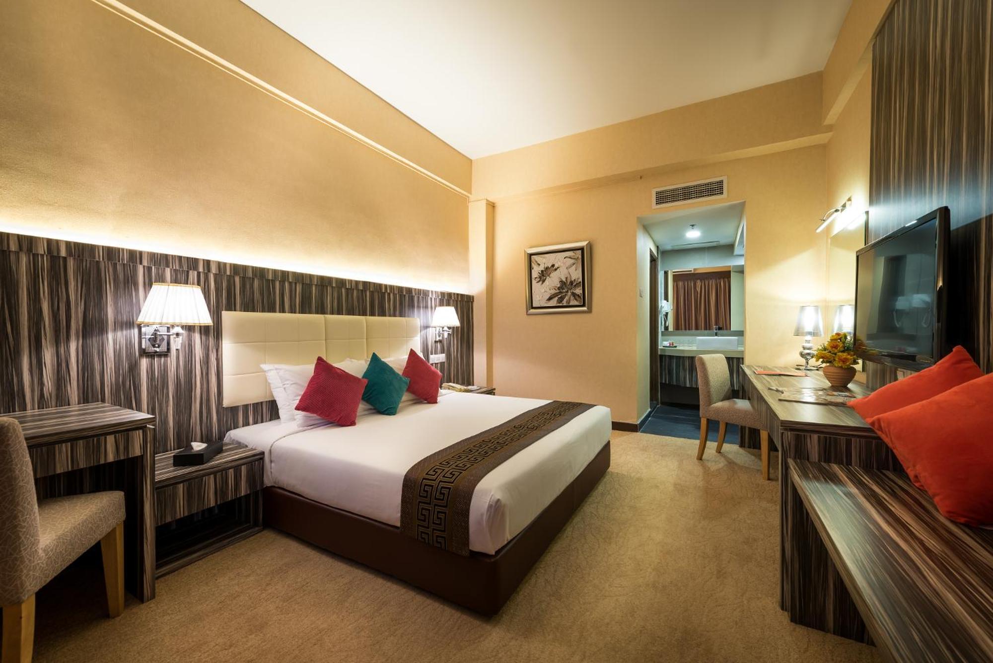 Executive Suite - Photo 1