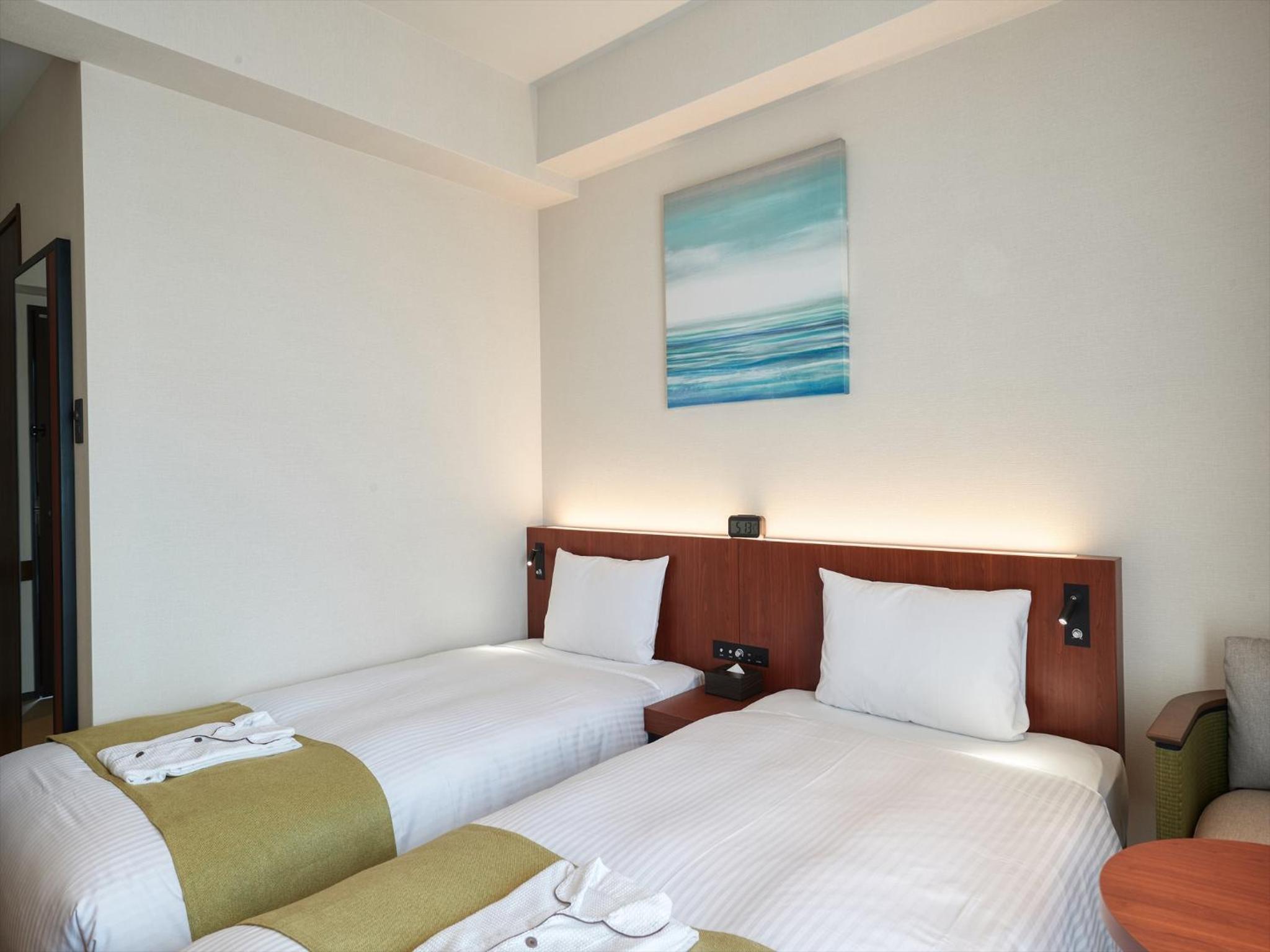 Standard Twin Room - Photo 3
