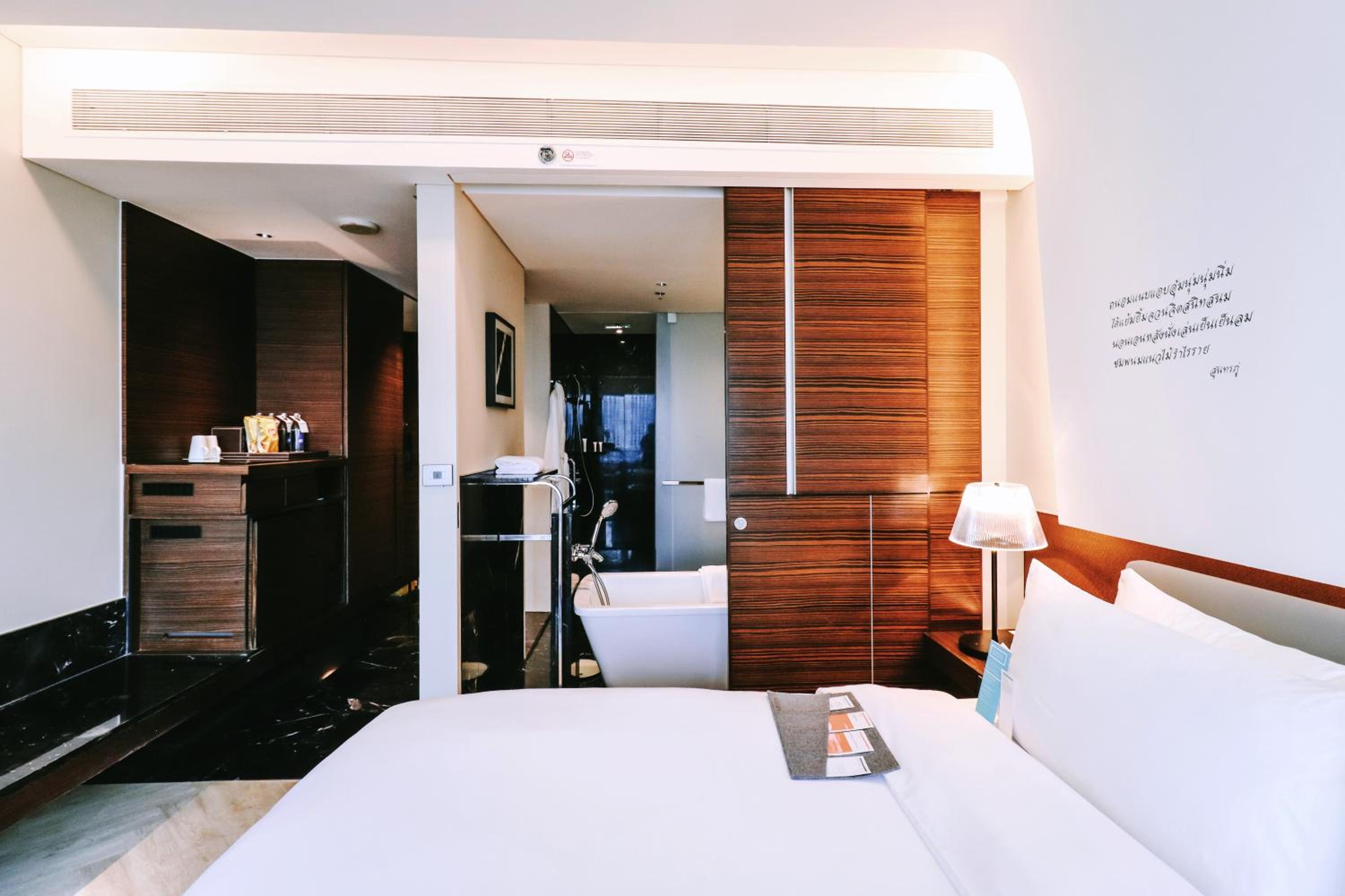 Deluxe Guest room, 1 King, High floor