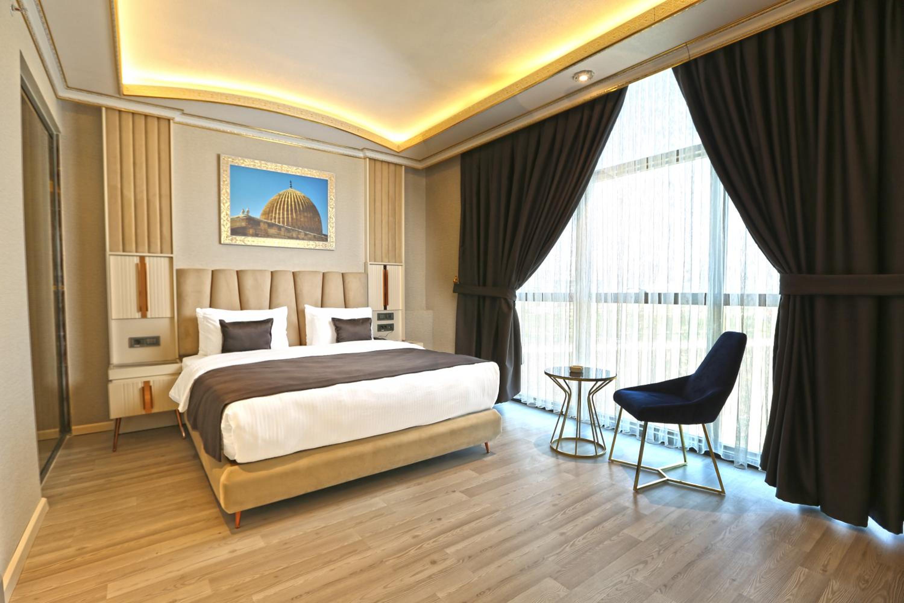 Large Double Room - Photo 4