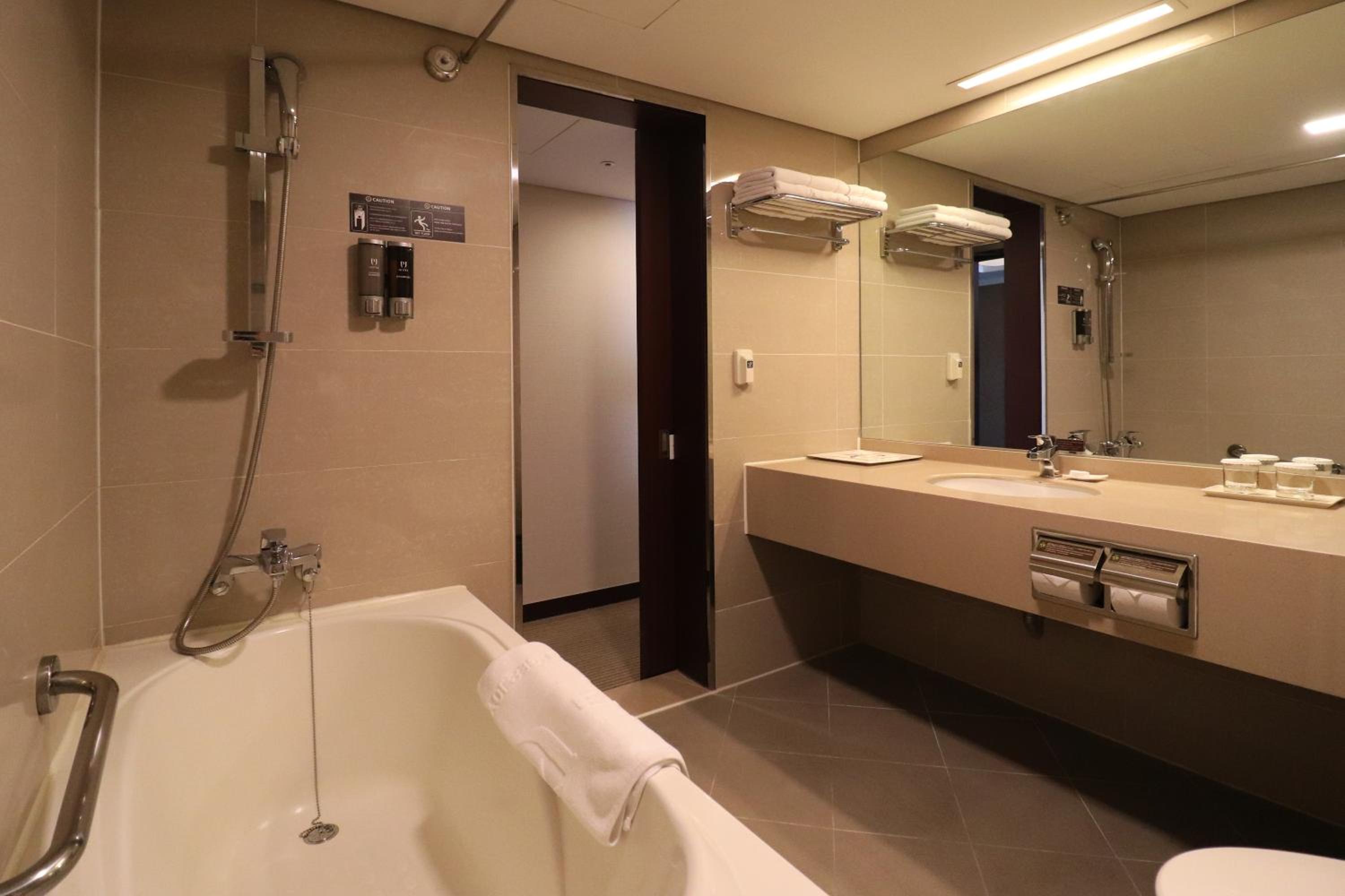 Quadruple Room - Photo 5
