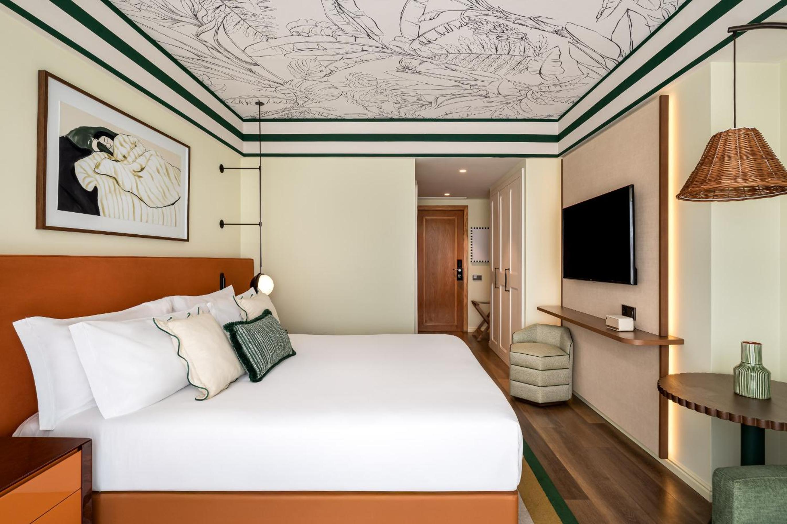 Essential Family King Room with One King Bed