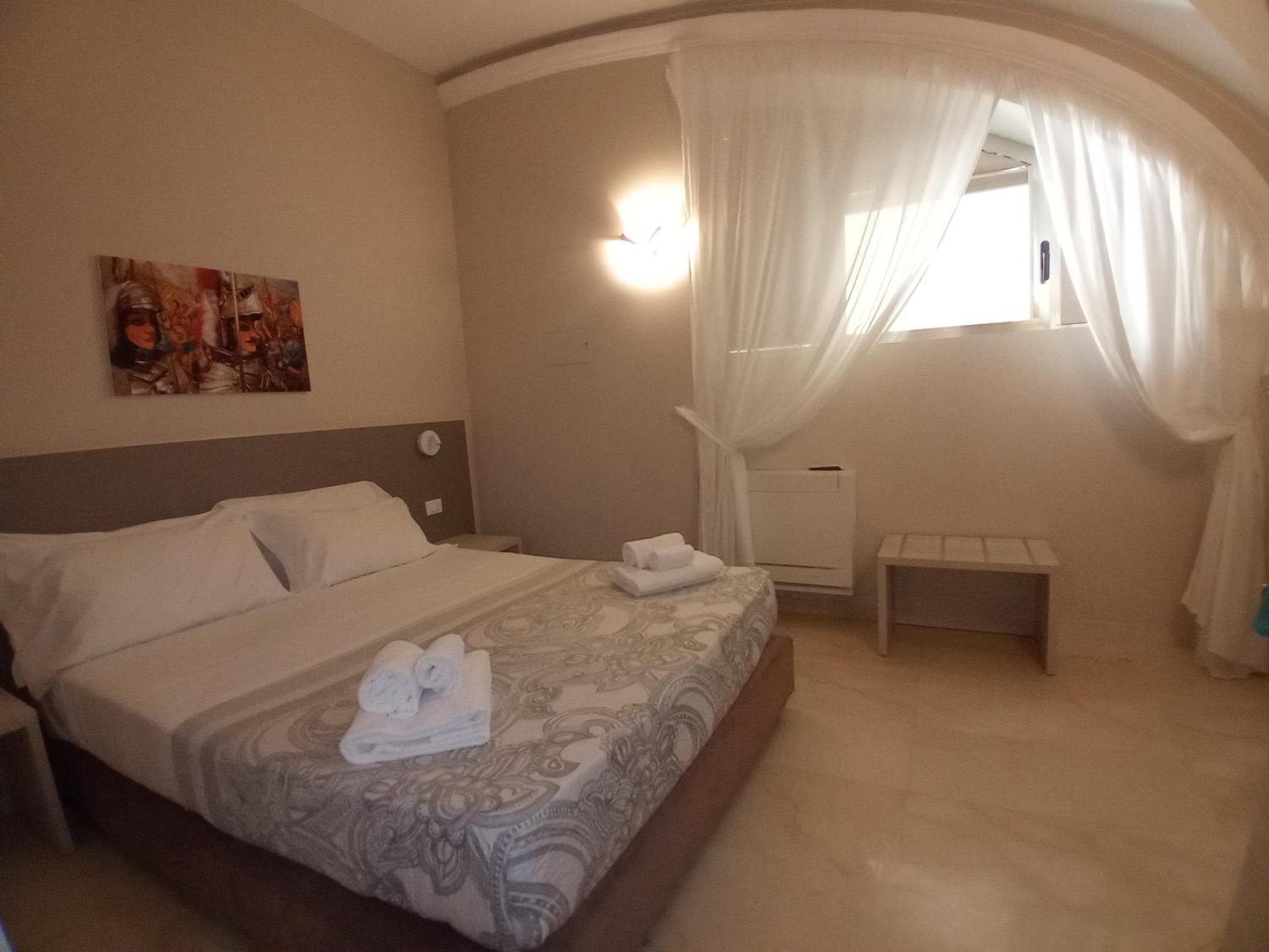 Small Double Room photo 1