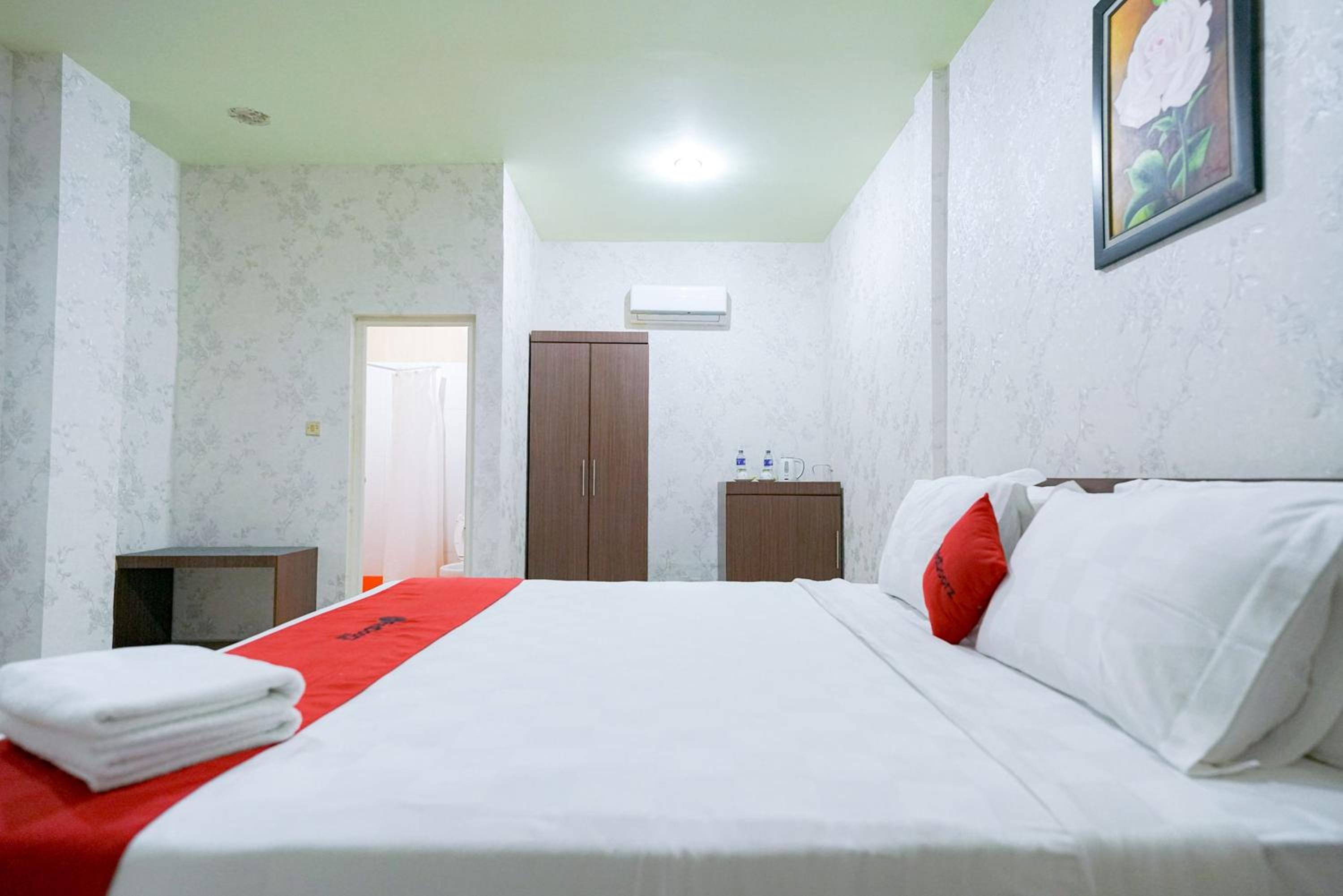 Deluxe Room - Photo 6