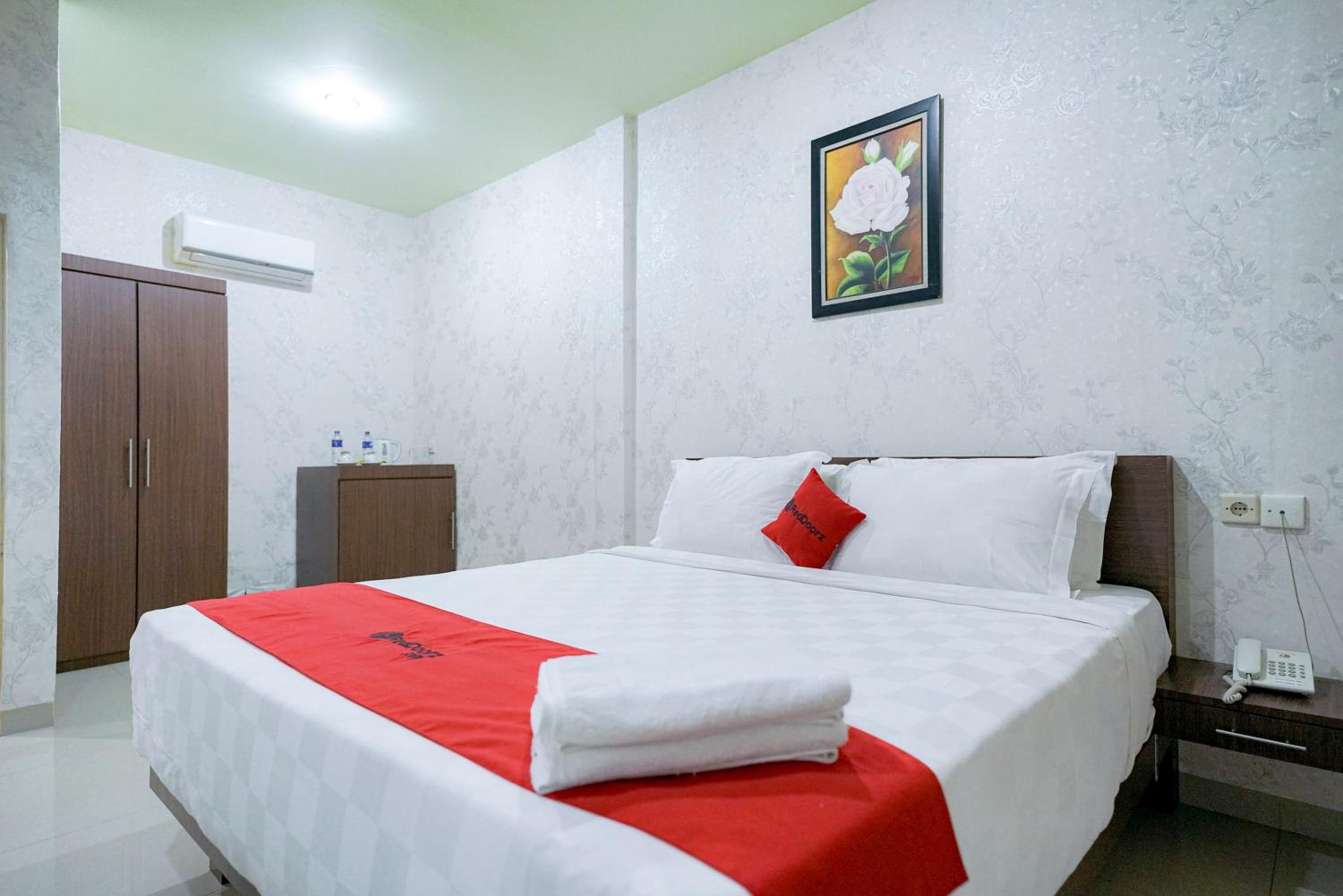 Deluxe Room - Photo 8