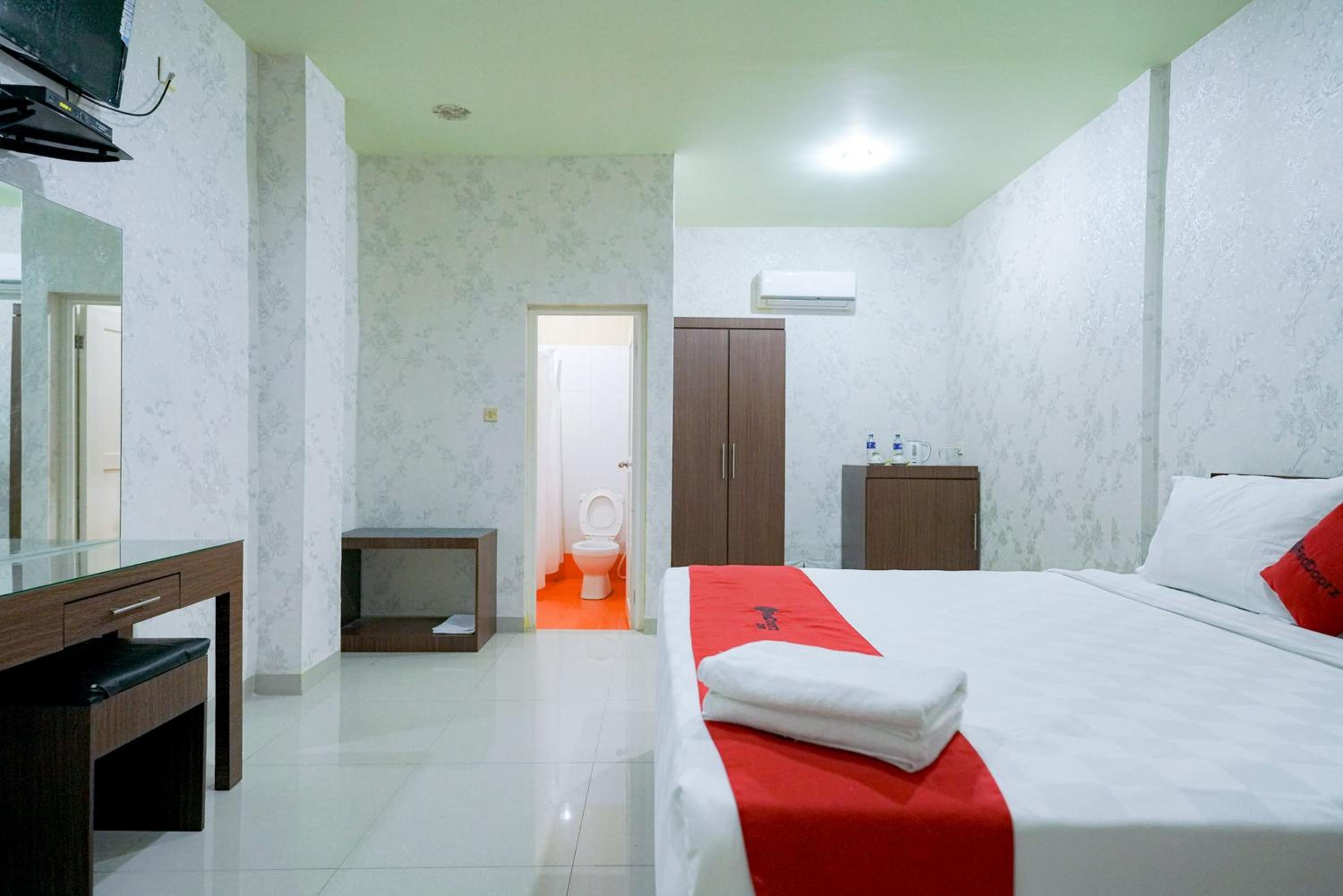 Deluxe Room - Photo 7