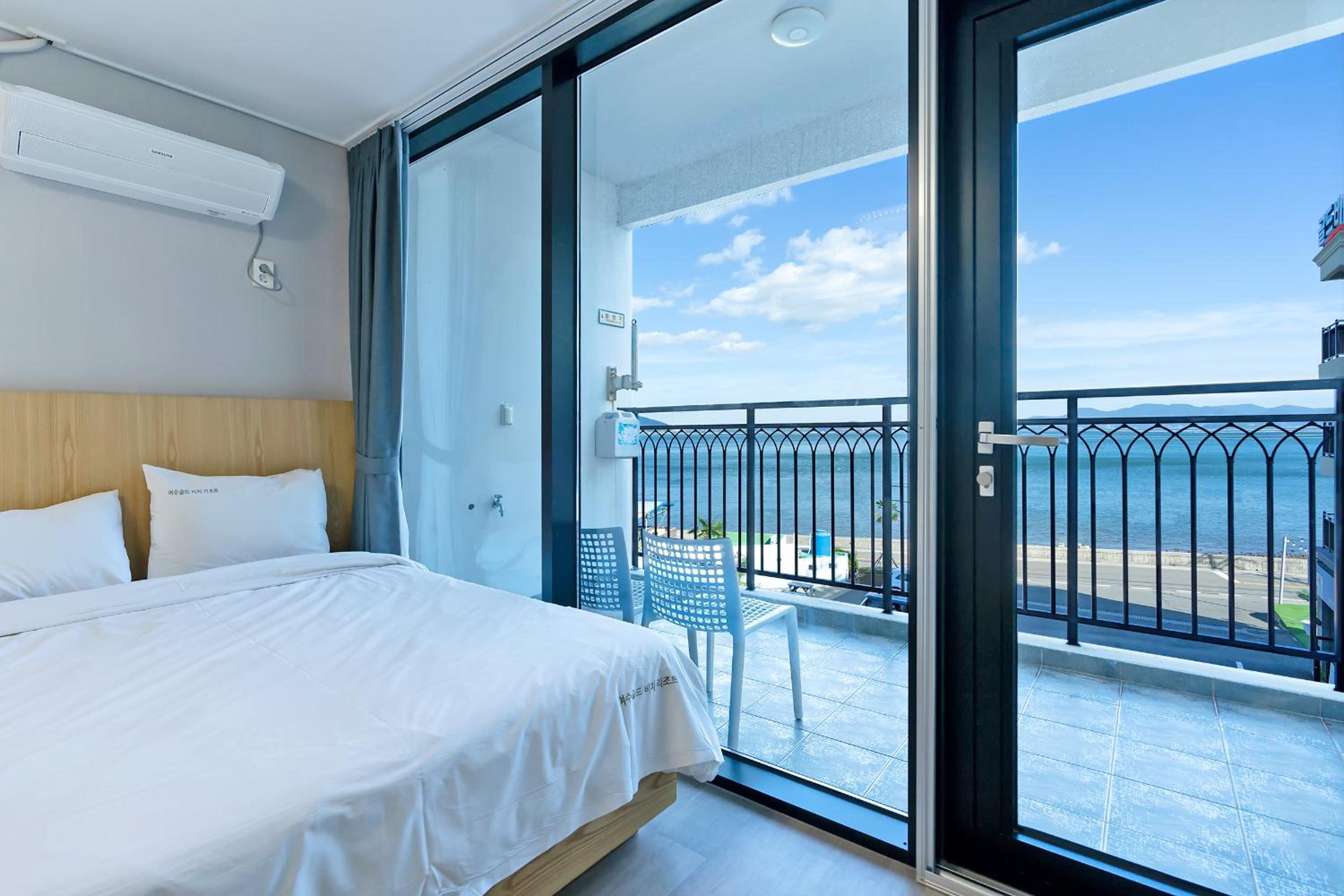 Twin Room with Sea View - Photo 7