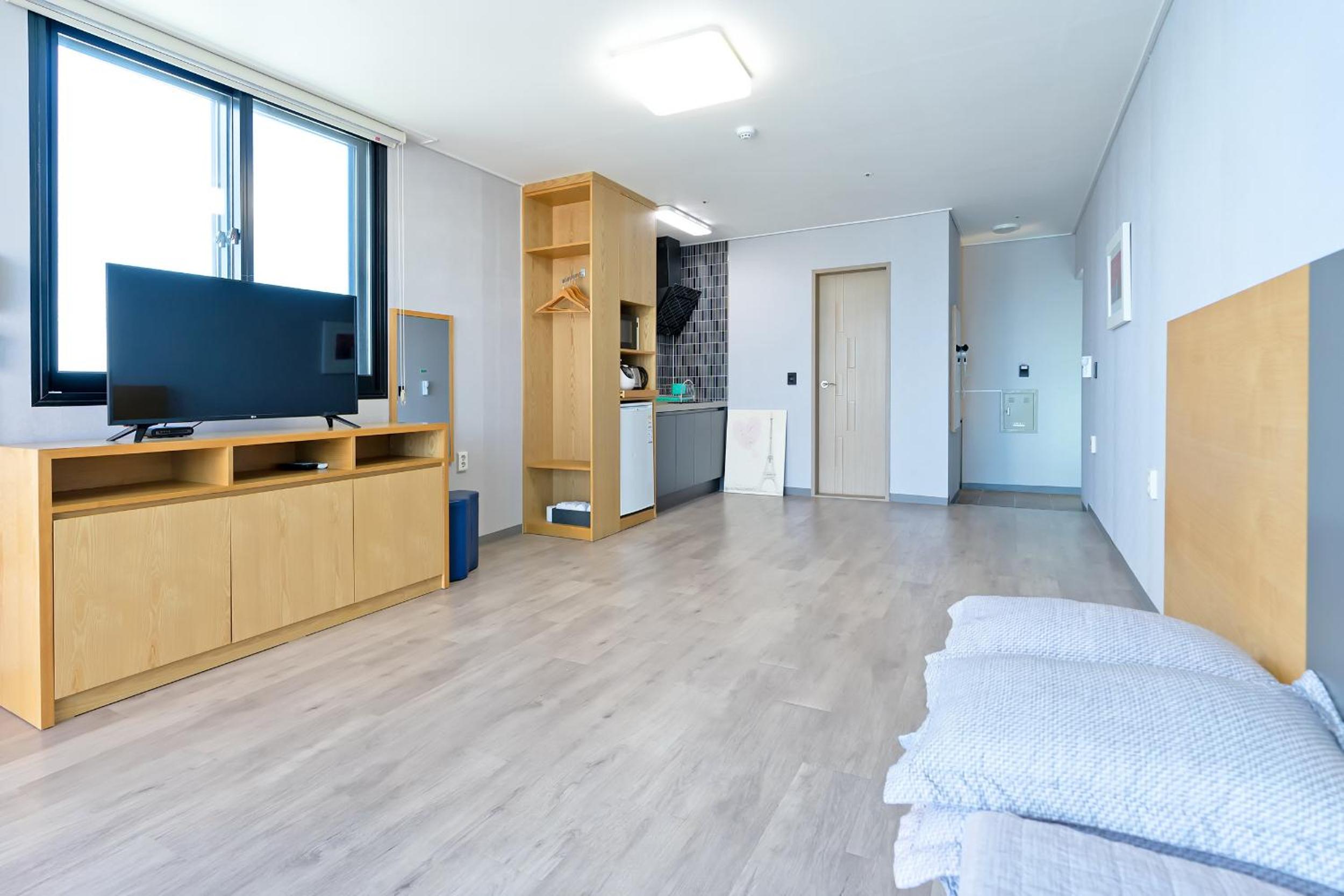 Studio with Ocean View - Photo 4