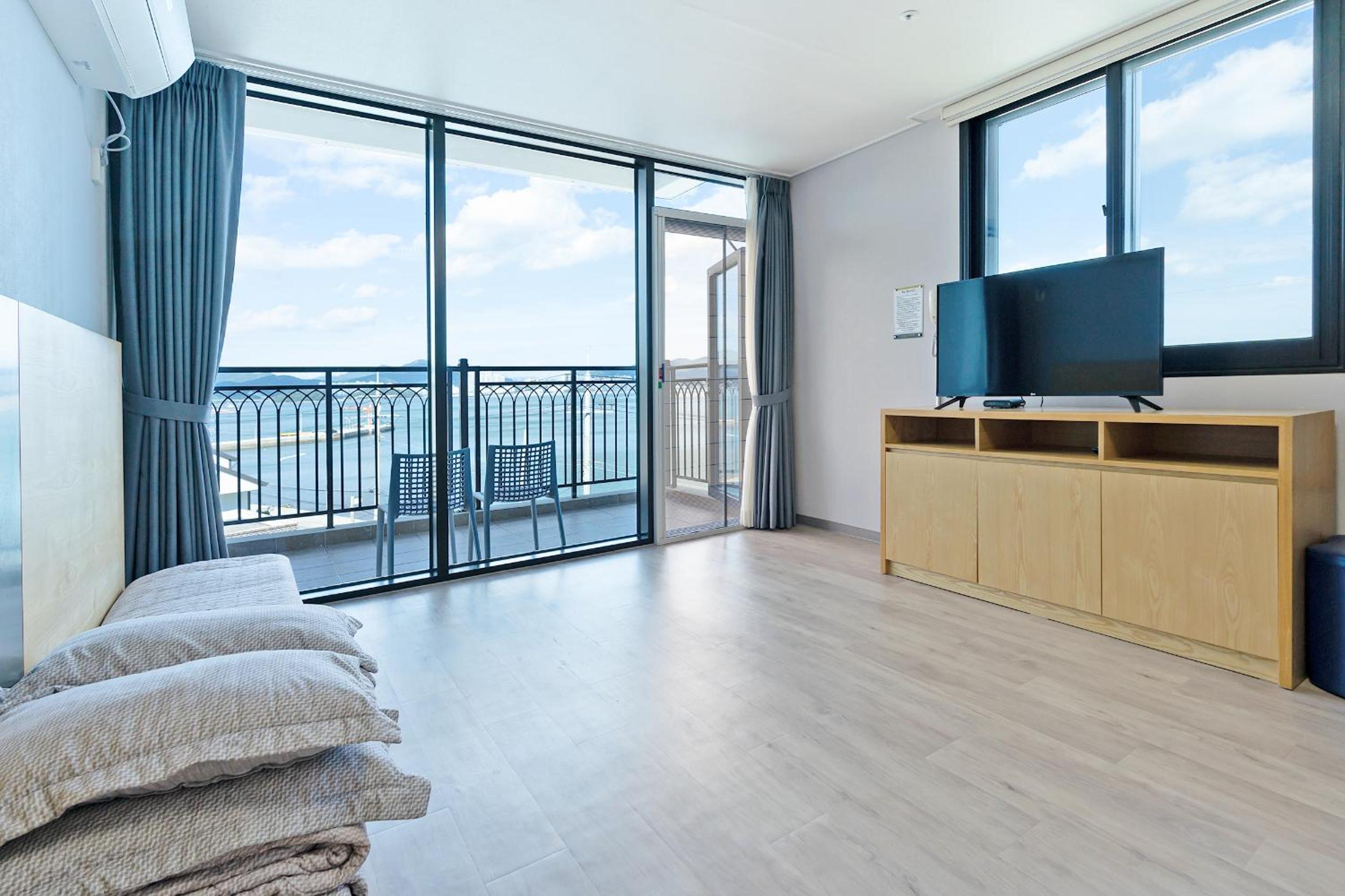 Studio with Ocean View - Photo 6