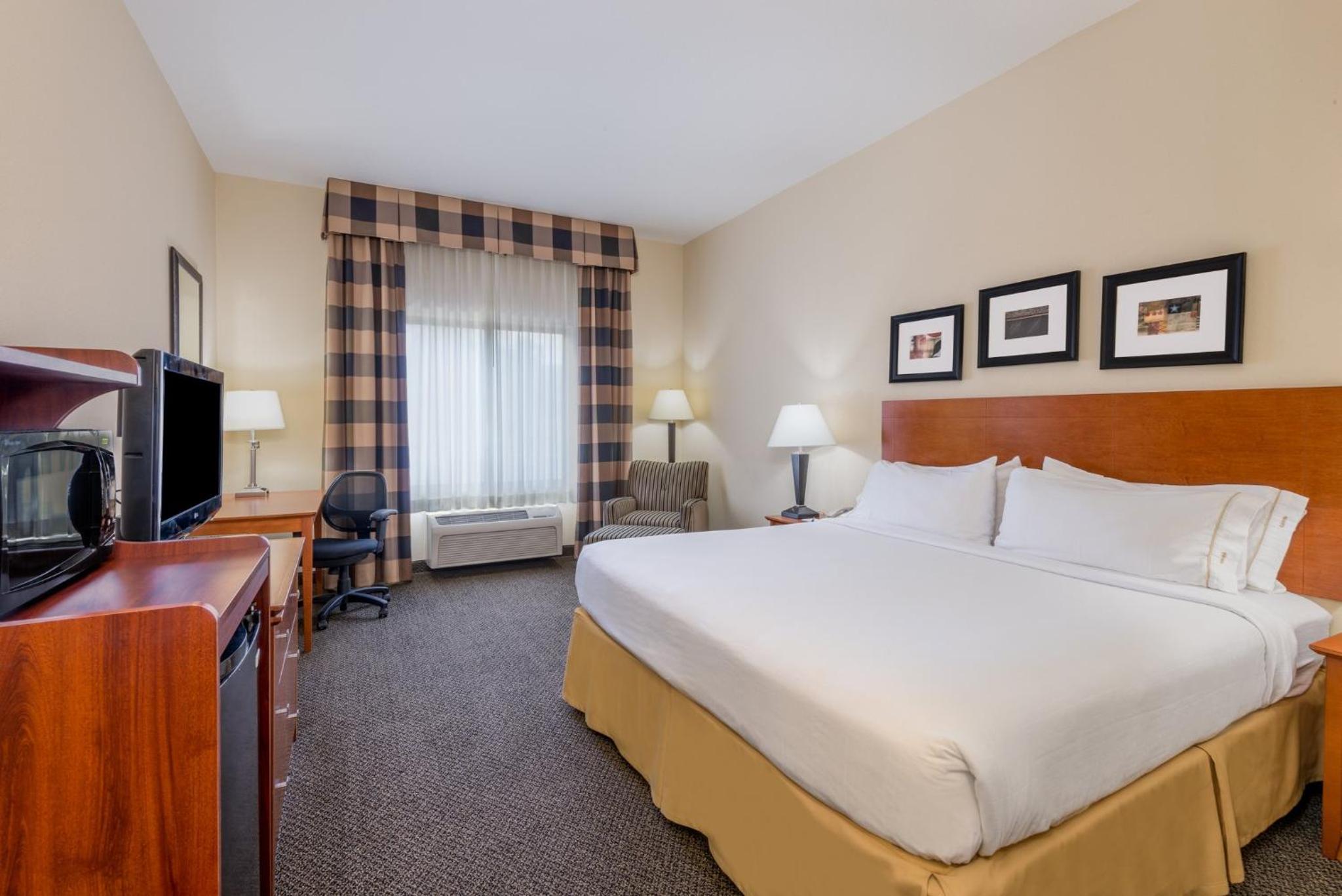 Standard King Room - Photo 6