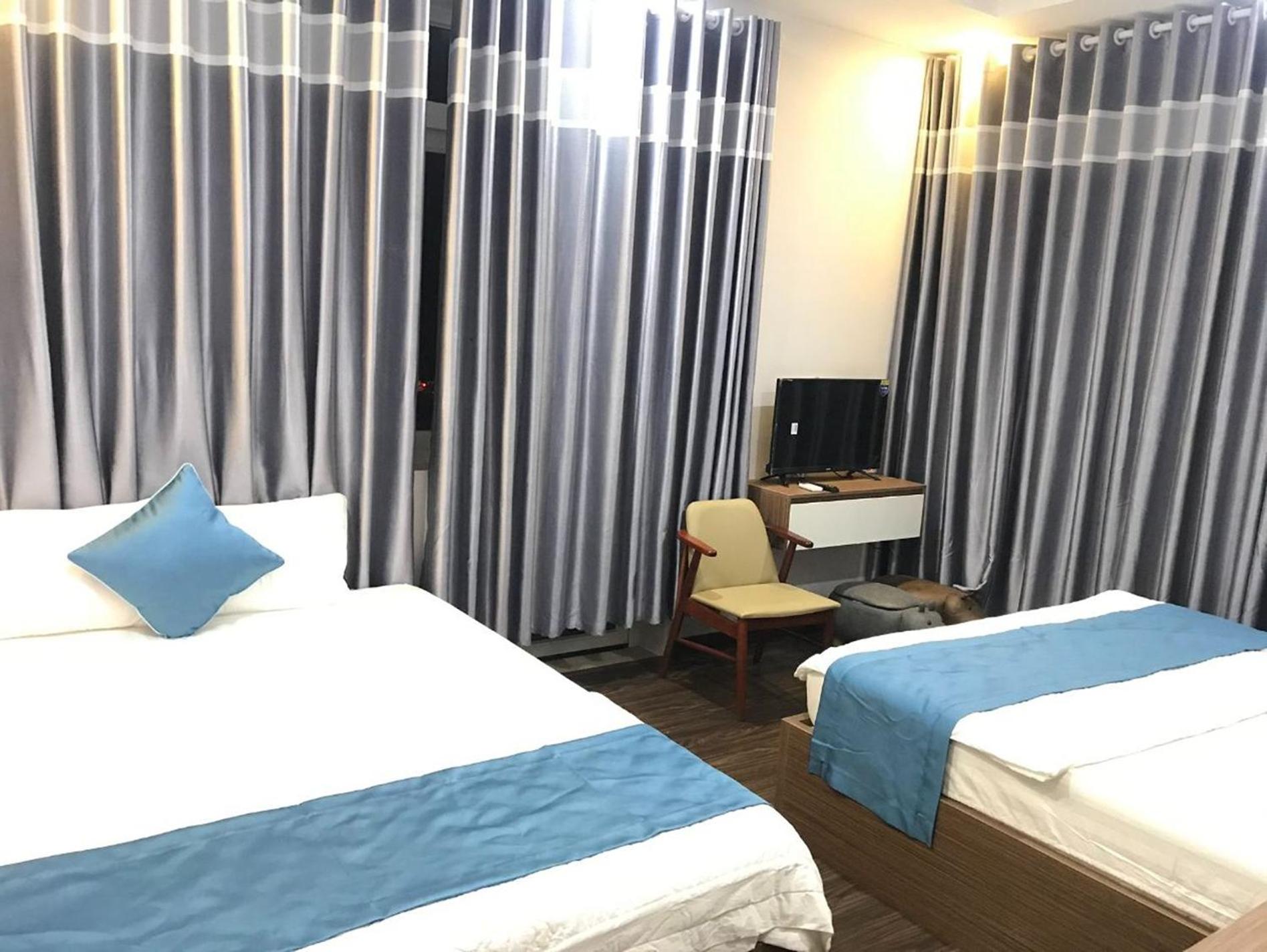 Quadruple Room with Balcony - Photo 4