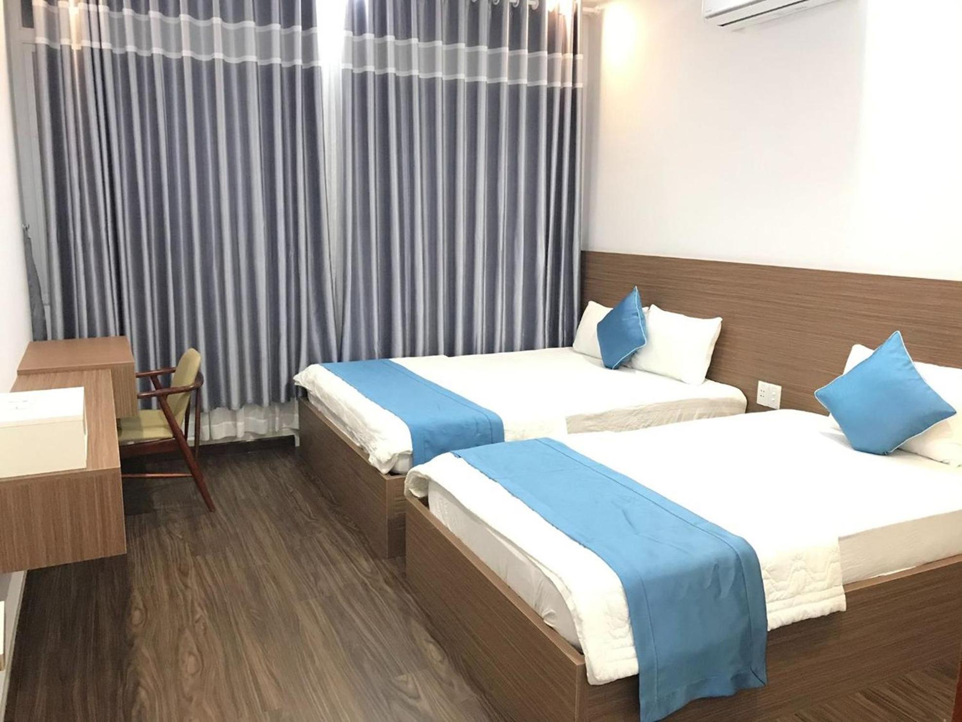 Quadruple Room with Balcony - Photo 2