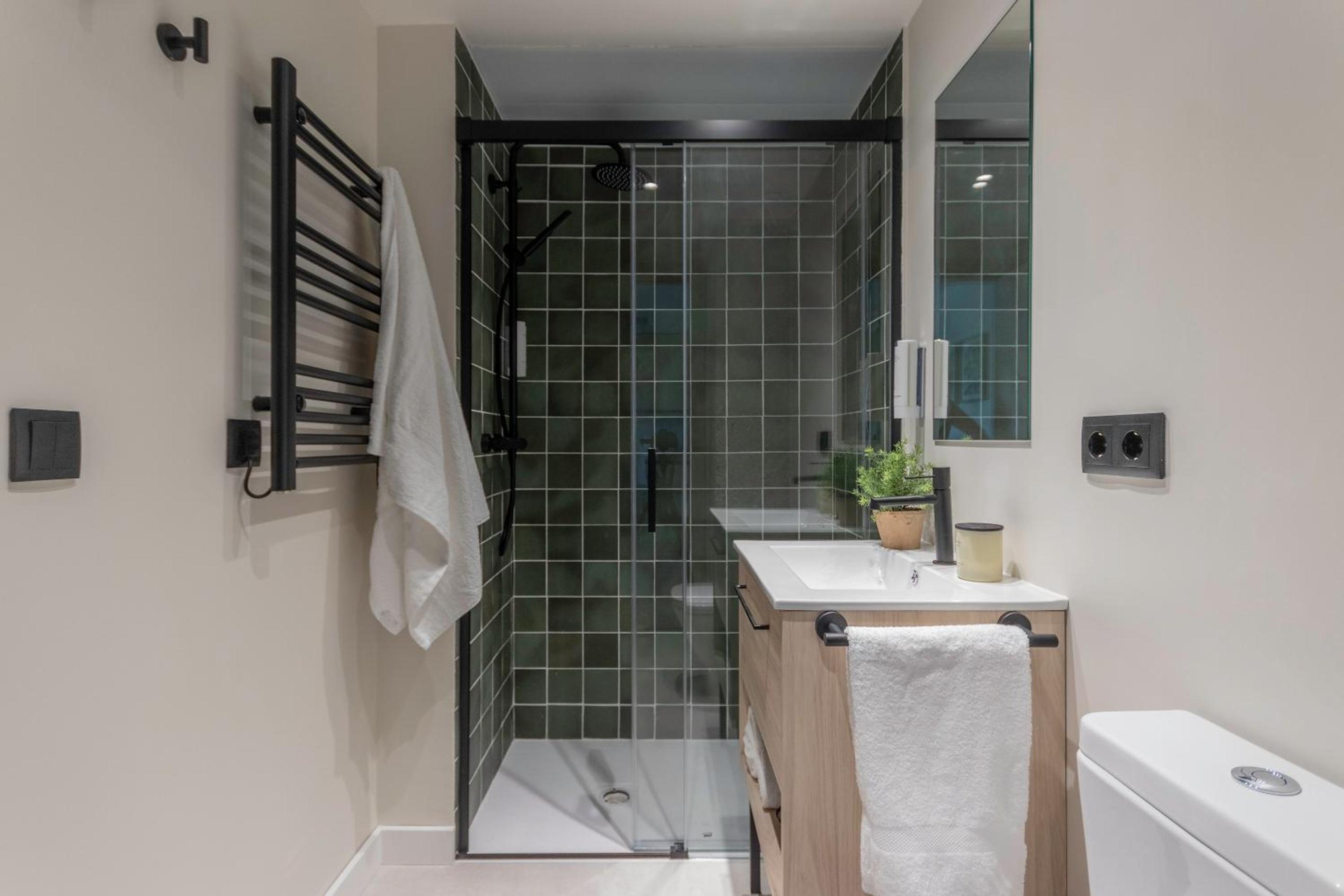 One-Bedroom Apartment - Photo 3