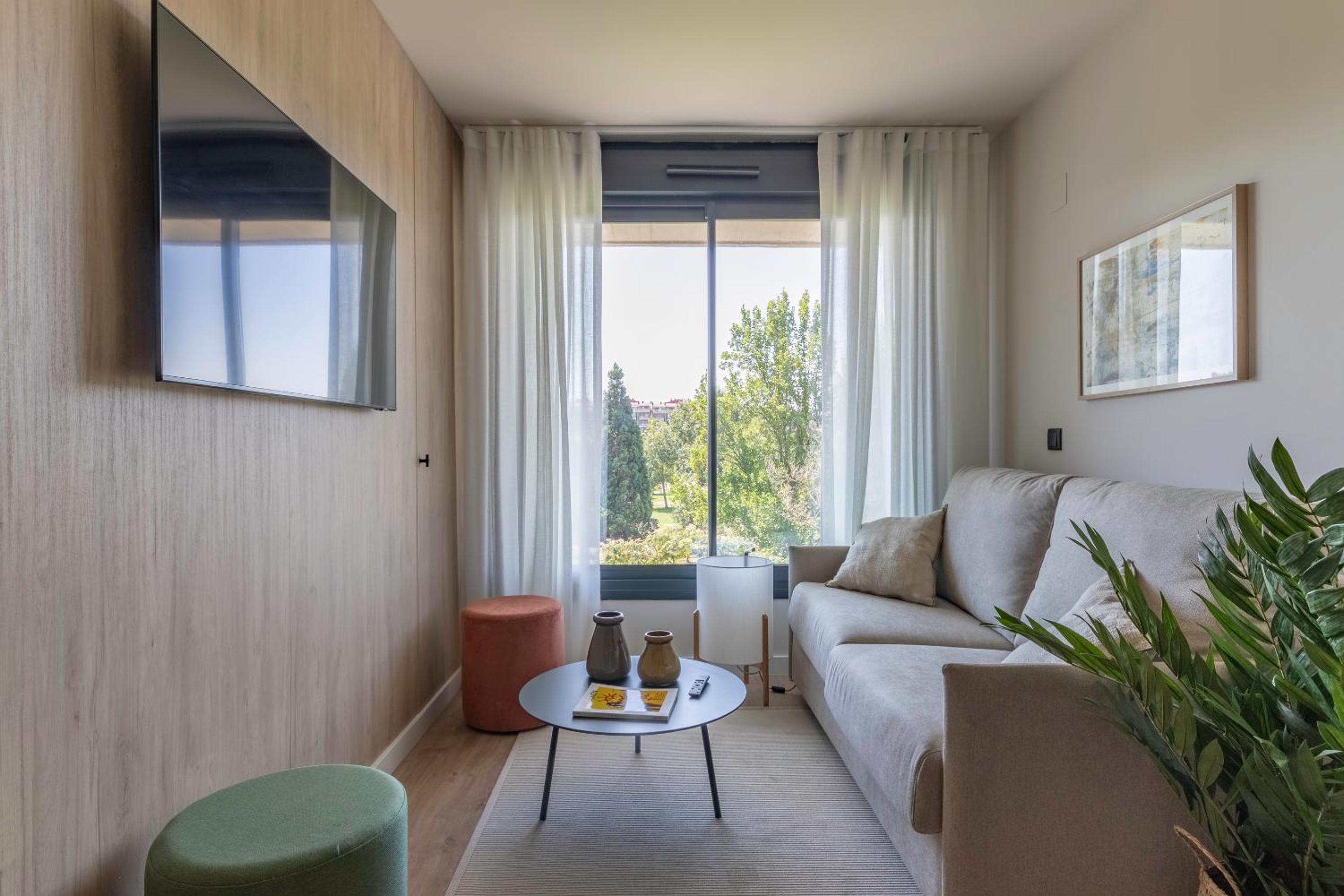 One-Bedroom Apartment - Photo 1