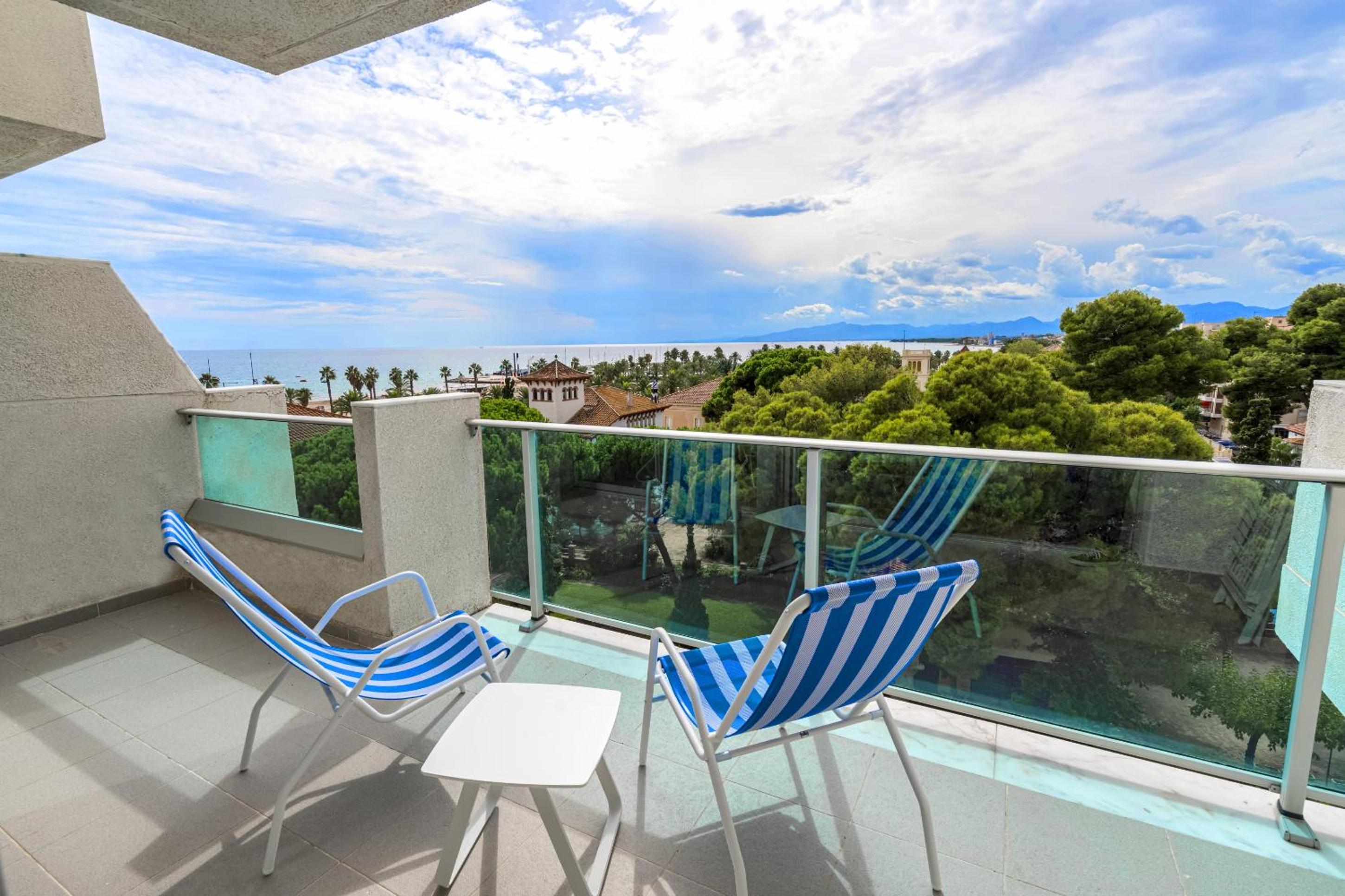 Suite Premium Mediterránea con Vista al Mar Frontal (3 Adultos)