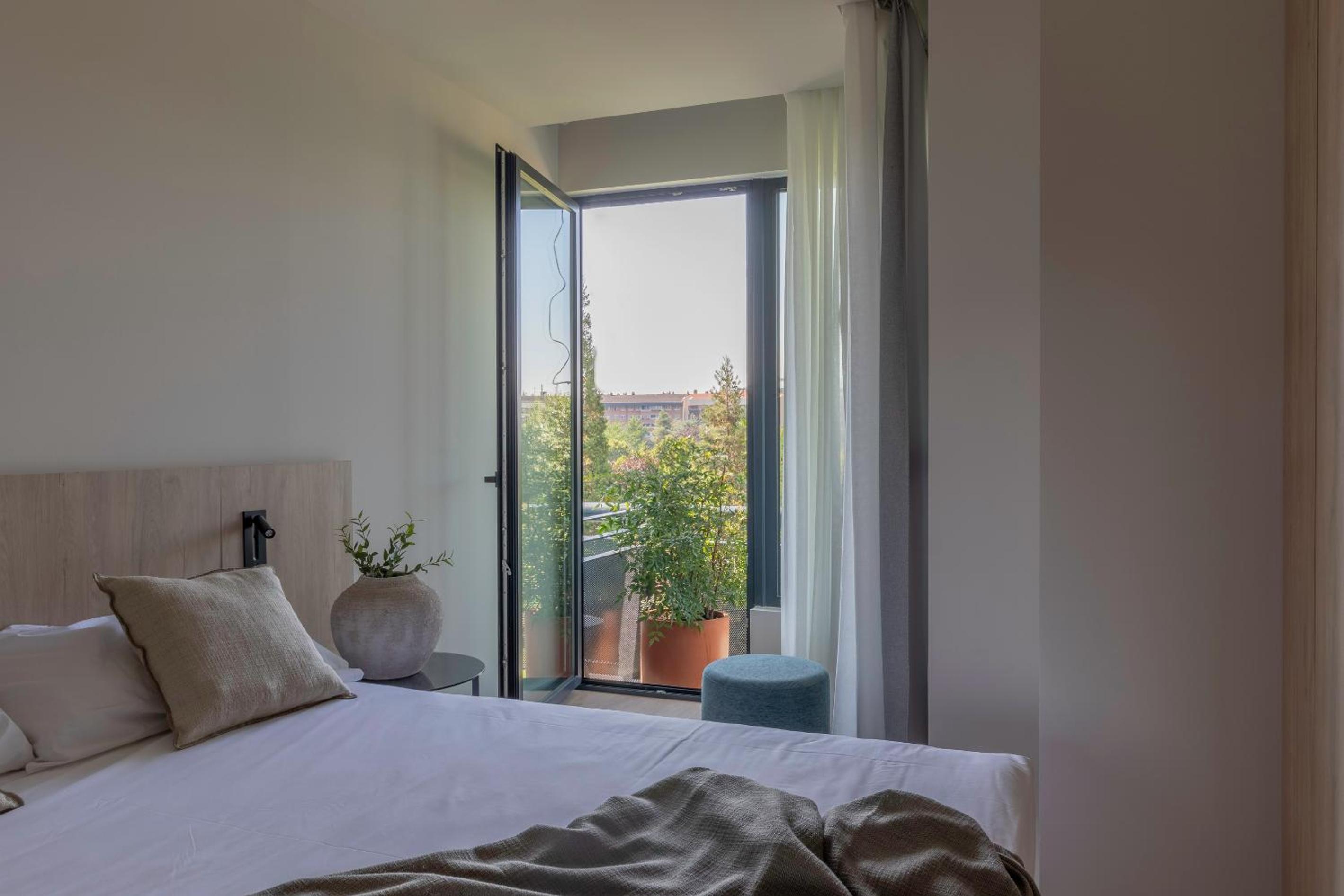 Apartment with Terrace - Photo 7