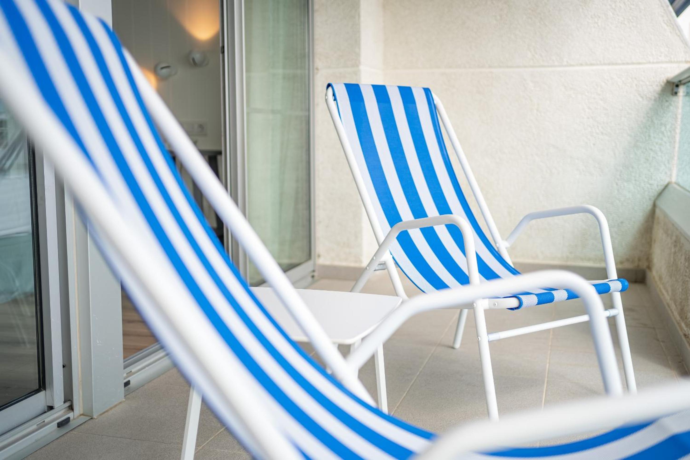 Suite Mediterránea con vista lateral al mar (2 adultos)