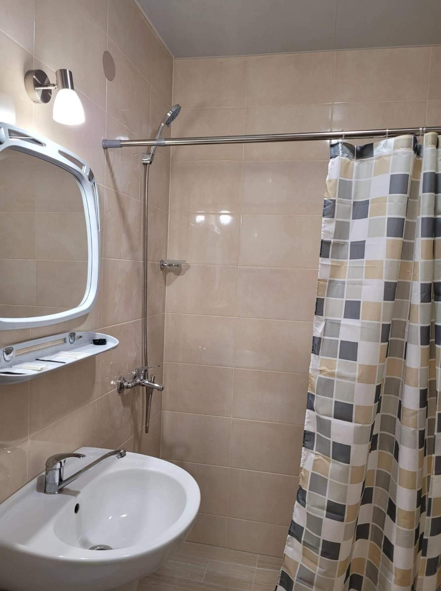 Double Room - Photo 6