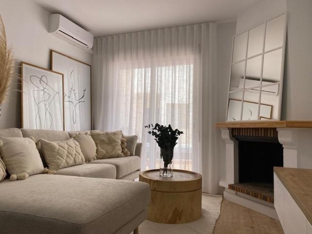 Three-Bedroom House photo 3