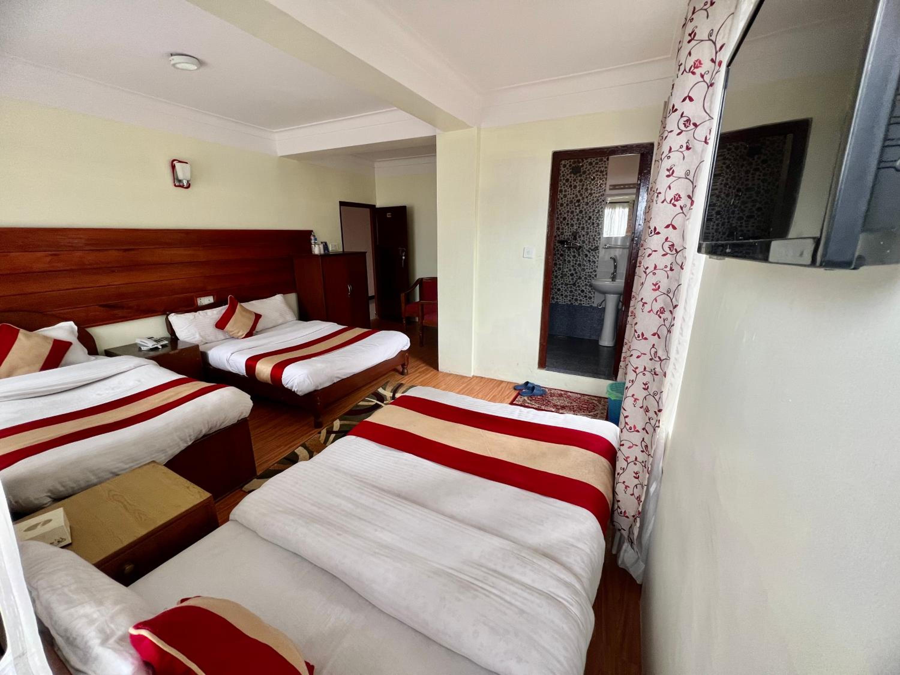 Triple Room with Private Bathroom photo 2
