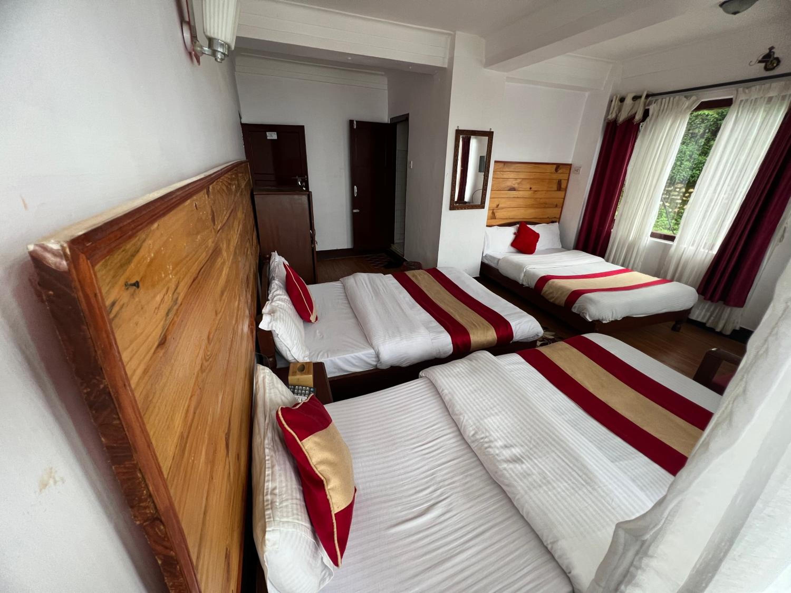 Triple Room with Private Bathroom photo 3