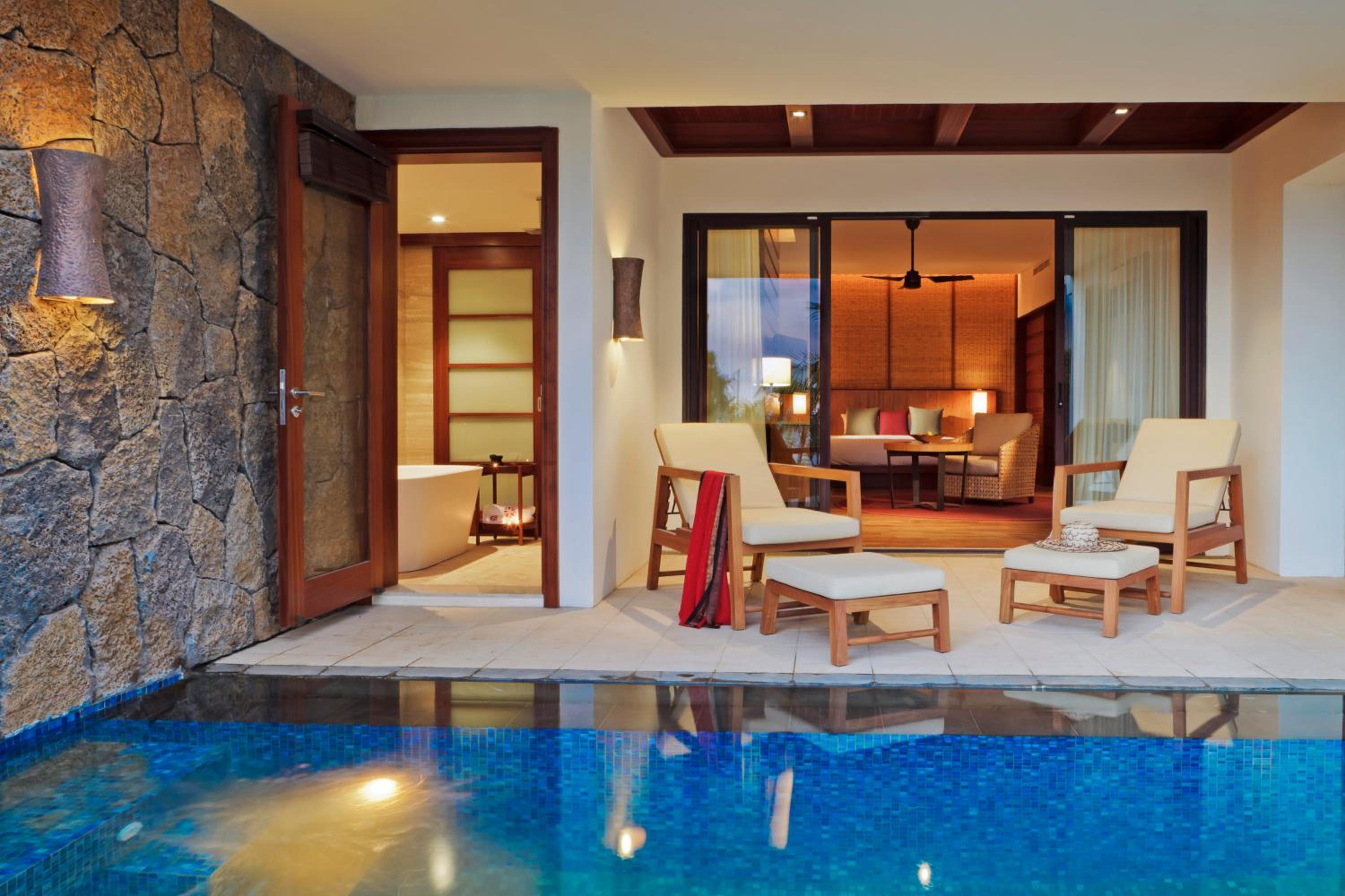 Luxury Pool Suite with Heated Pool & Pool View