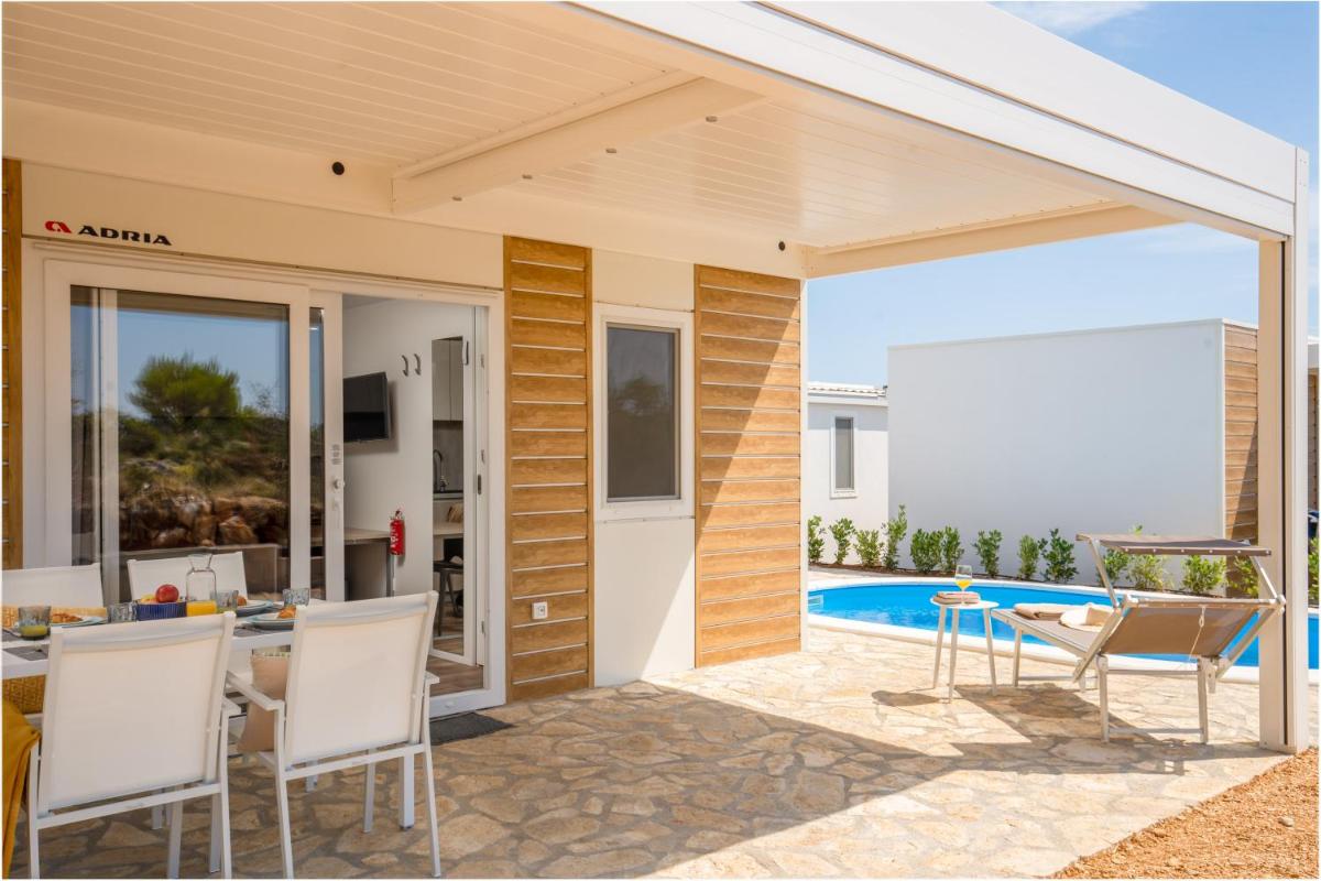 Pinus Mobile Home	with Pool - Photo 4