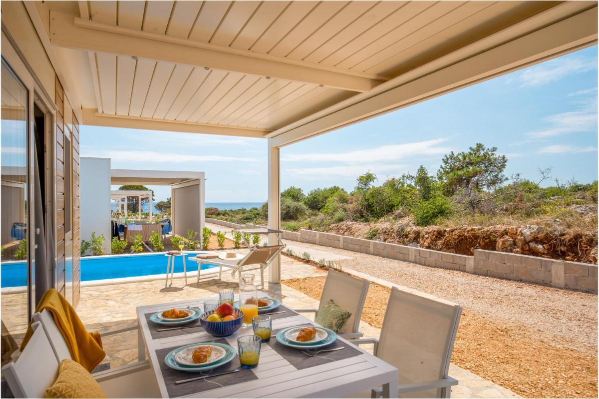 Pinus Mobile Home	with Pool - Photo 2