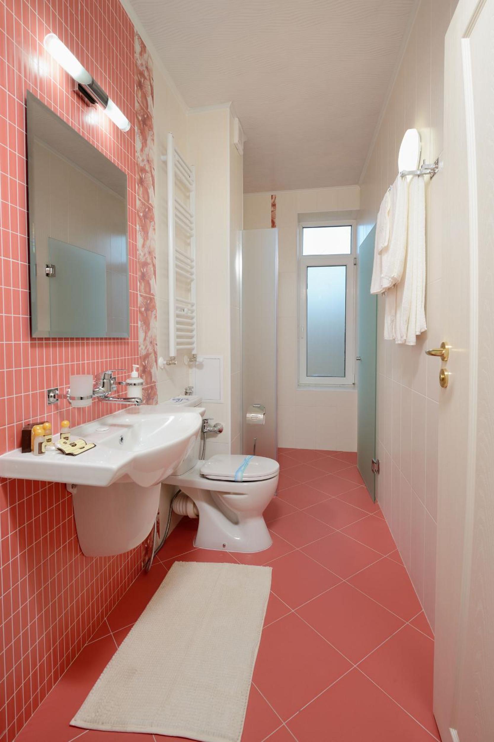 Queen Room with Garden View - Photo 4