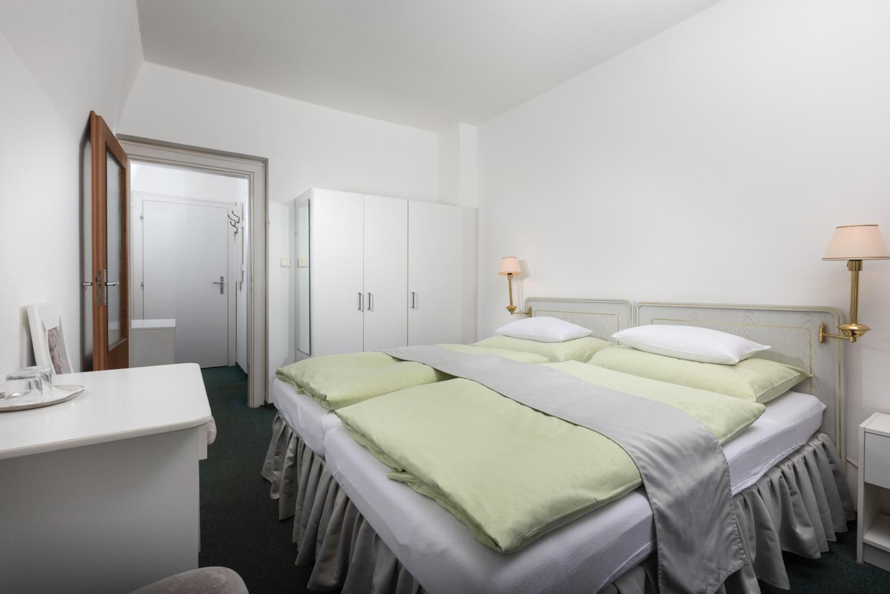 Double or Twin Room - Disability Access - Photo 1