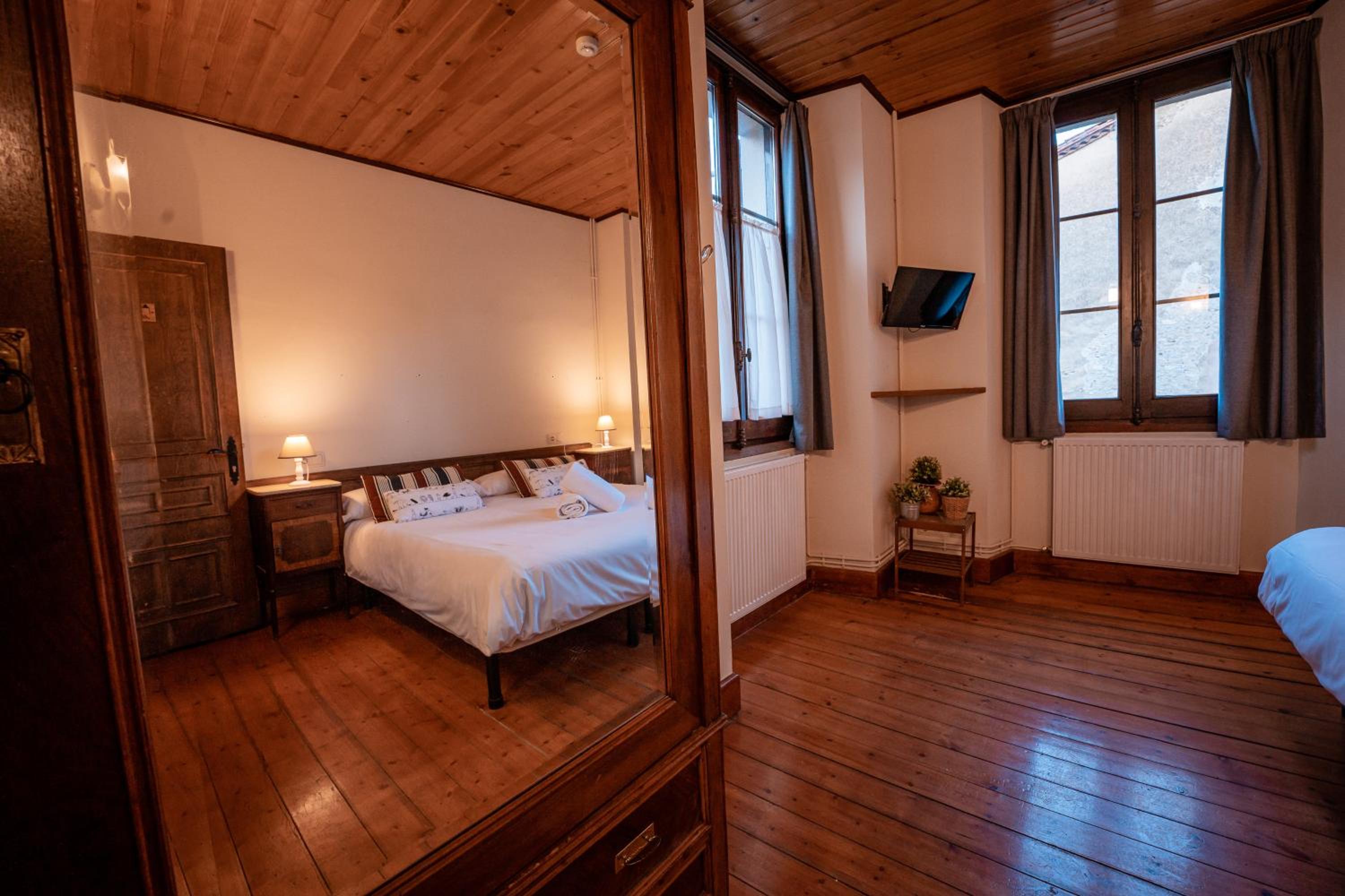 Deluxe Double Room with Bath and Balcony photo 2