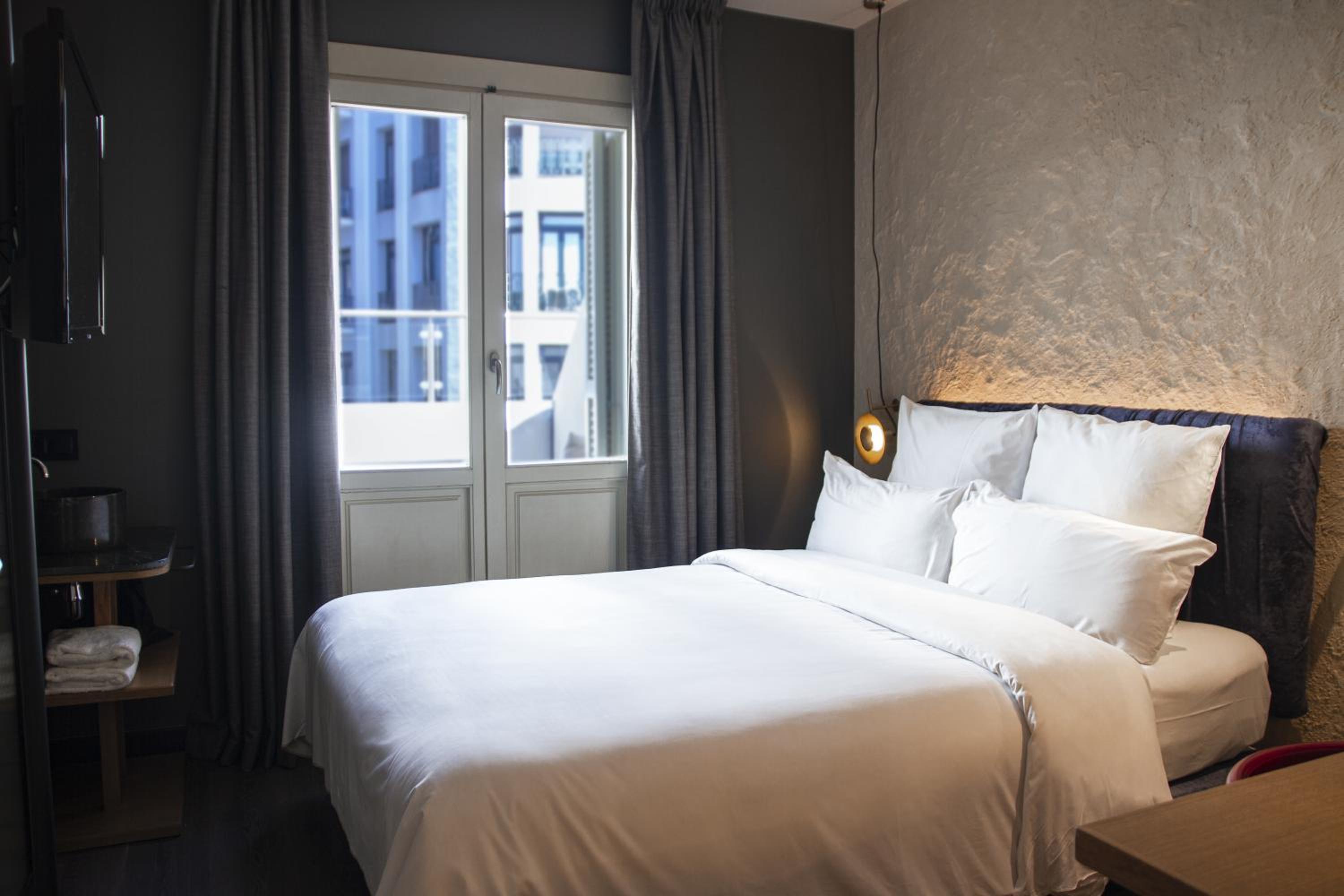 Premium Double Room with Terrace - Photo 2