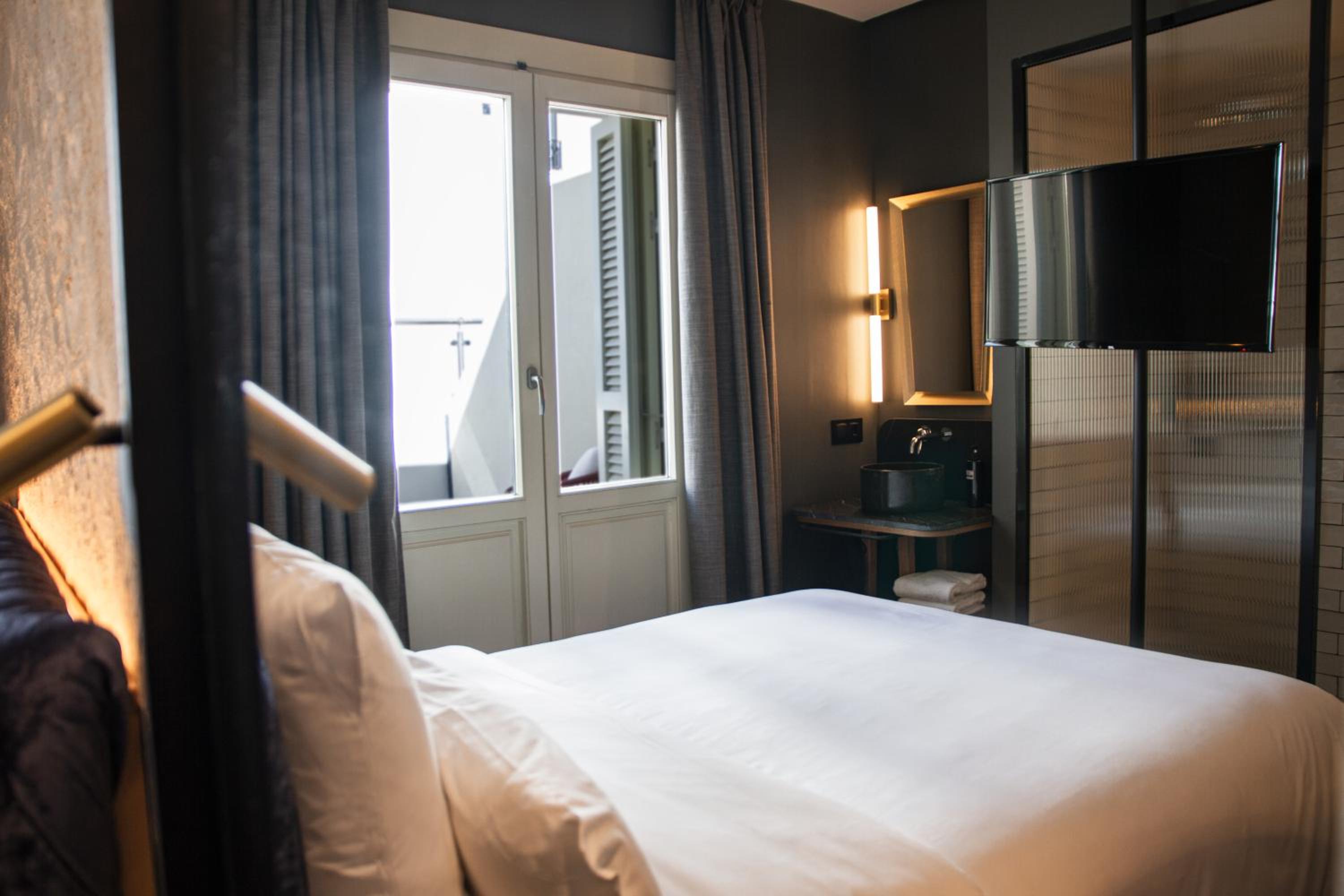 Premium Double Room with Terrace - Photo 4