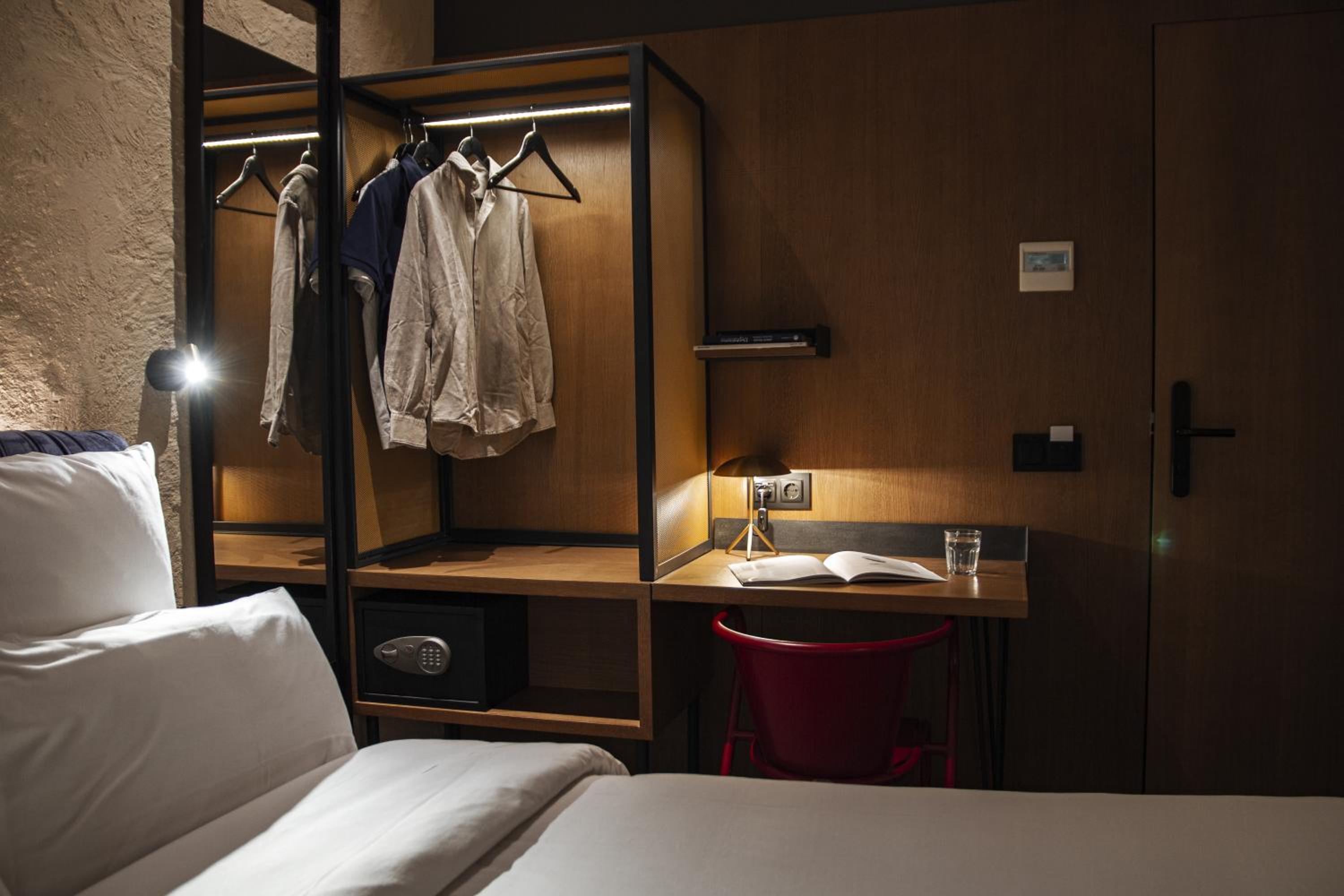 Premium Double Room with Terrace - Photo 6