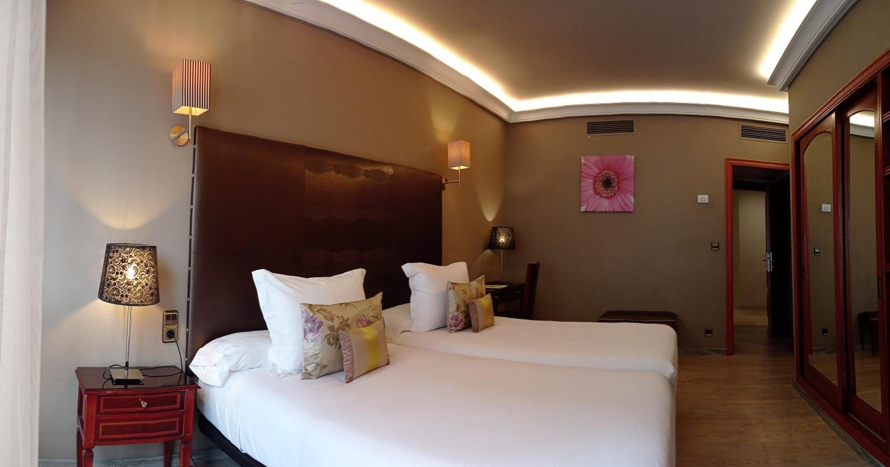 Double or Twin Room - Photo 11